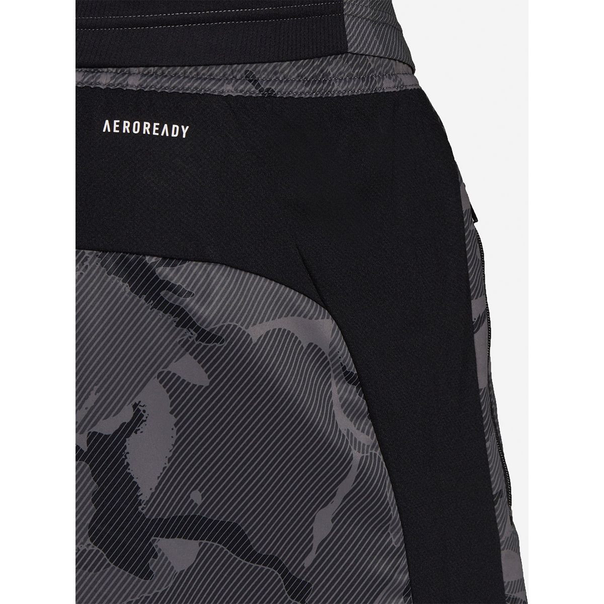 شورت رياضي مطبع بطبعة مموهة من اديداس-men-clothing-bottoms-shorts-image-5