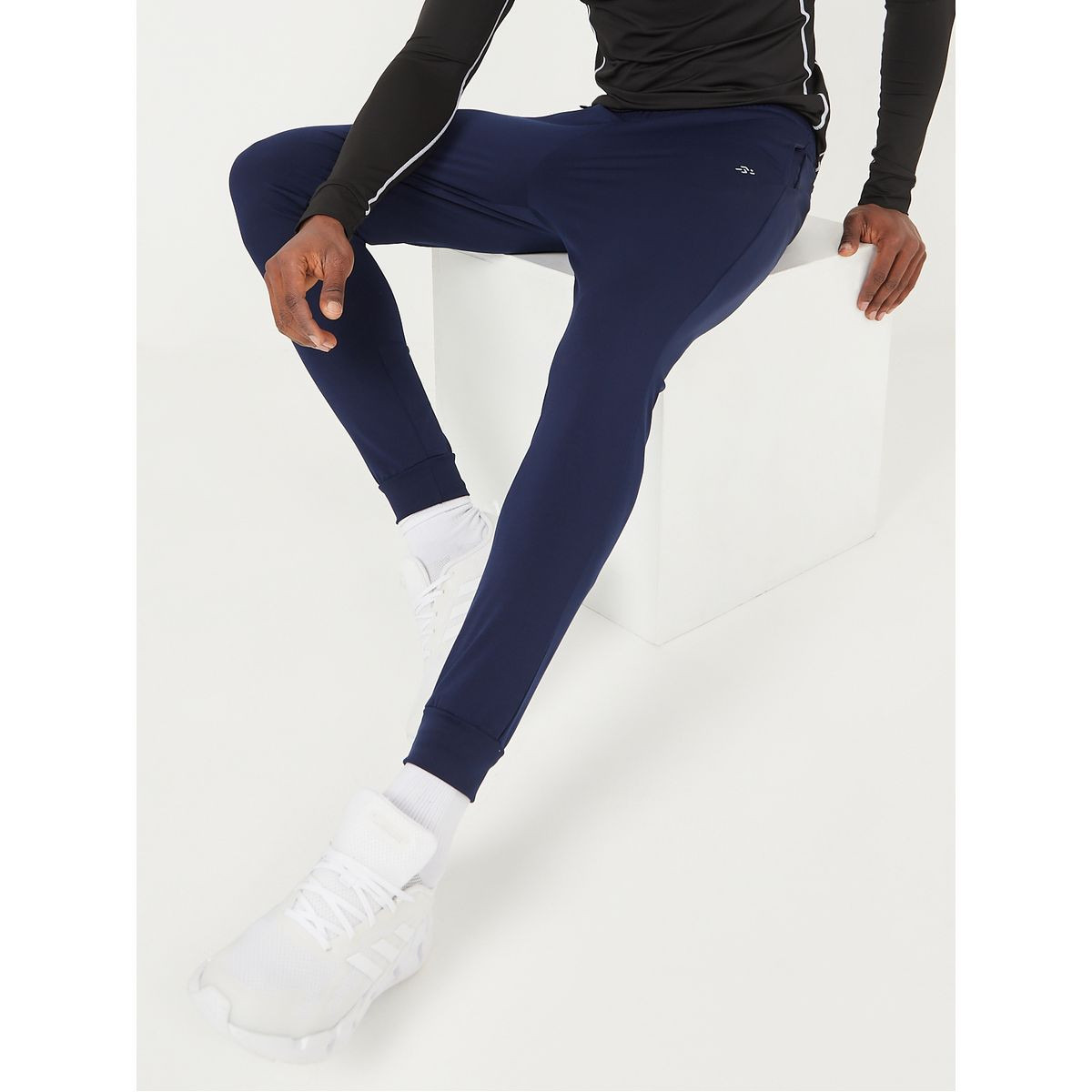 جوغر رياضي بخصر مطاطي-sports-men-clothing-bottoms-image-1