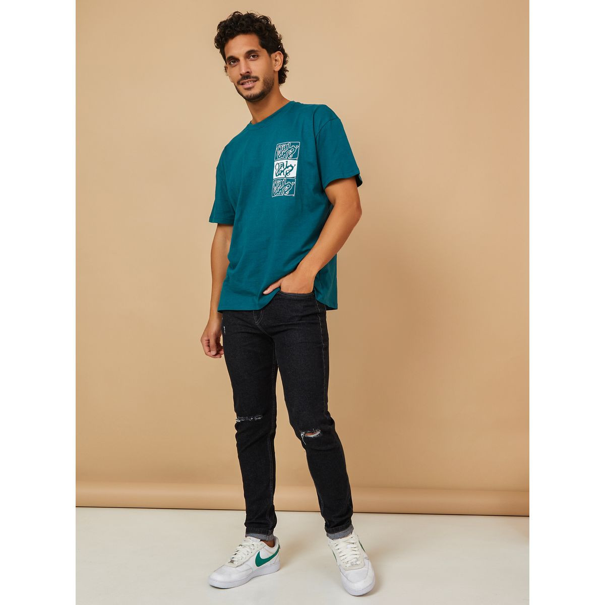 جينز قصير بقصة ضيقة-men-clothing-jeans-image-2