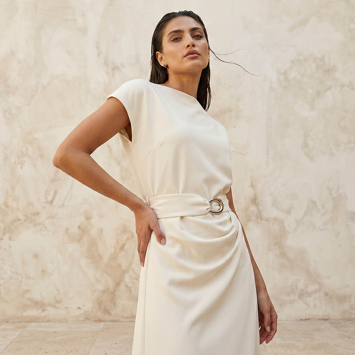 فستان ميدي بثنيات ناعمة وحزام خصر أنيق-women-clothing-dresses-image-5