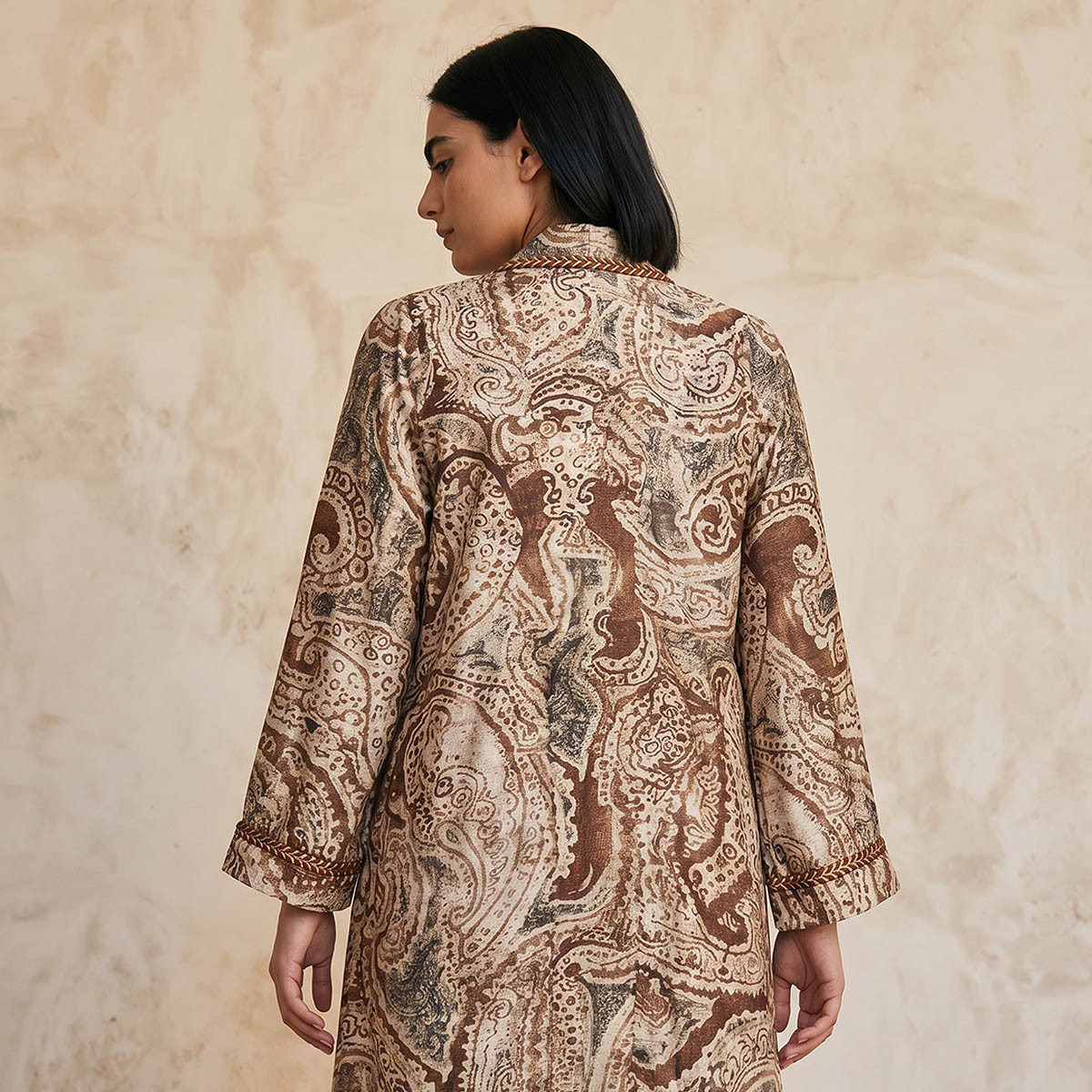 سترة مفتوحة طويلة بقصة مريحة وطبعات من سبلاش سمارت-women-clothing-shirtsandblouses-blouses-image-2