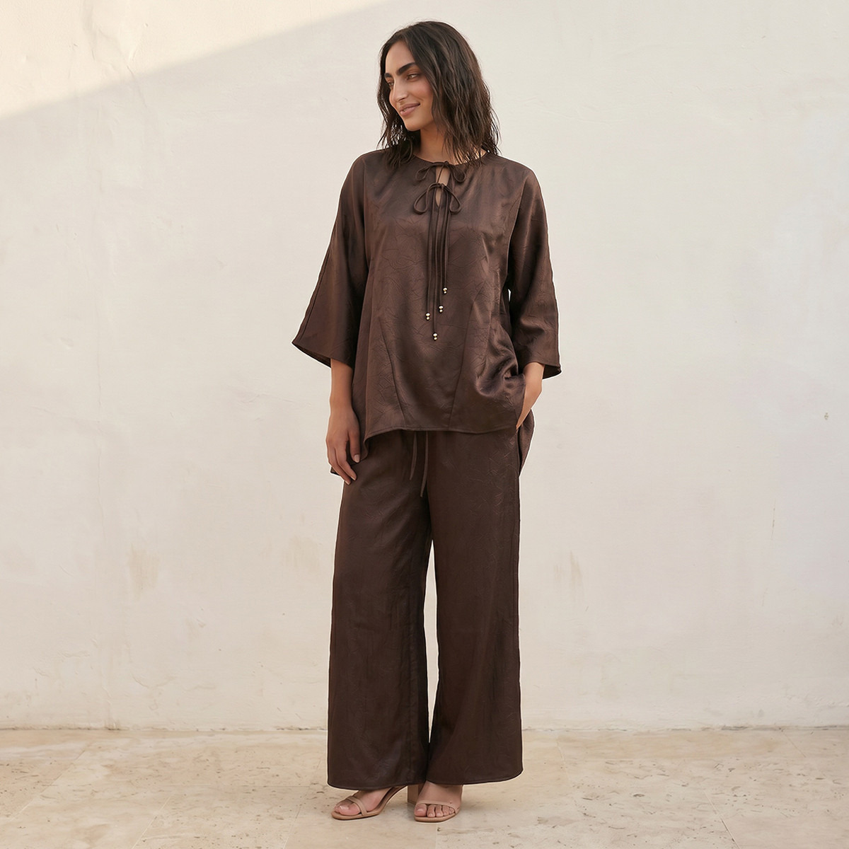 بلوزة بارزة الملمس برباط من سبلاش سمارت-women-clothing-shirtsandblouses-blouses-image-3