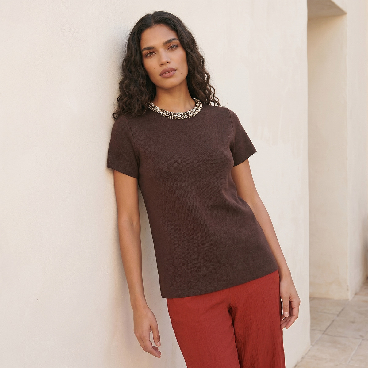 بلوزة أنيقة بياقة مزينة بتفاصيل مرصعة من سبلاش-women-clothing-shirtsandblouses-blouses-image-2