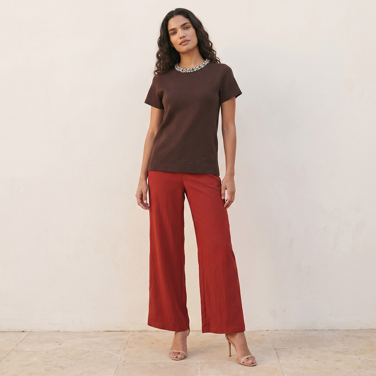 بلوزة أنيقة بياقة مزينة بتفاصيل مرصعة من سبلاش-women-clothing-shirtsandblouses-blouses-image-4