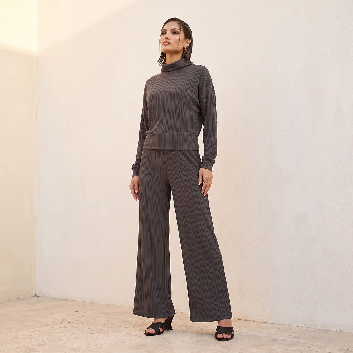بلوزة بياقة عالية وقصة مريحة من سبلاش سمارت-women-clothing-shirtsandblouses-blouses-image-3