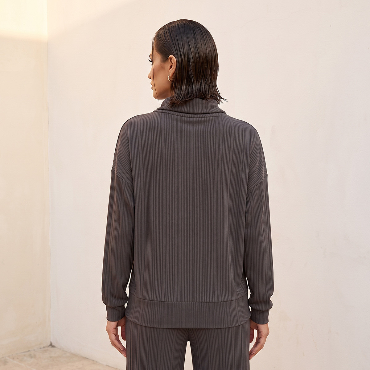 بلوزة بياقة عالية وقصة مريحة من سبلاش سمارت-women-clothing-shirtsandblouses-blouses-image-4