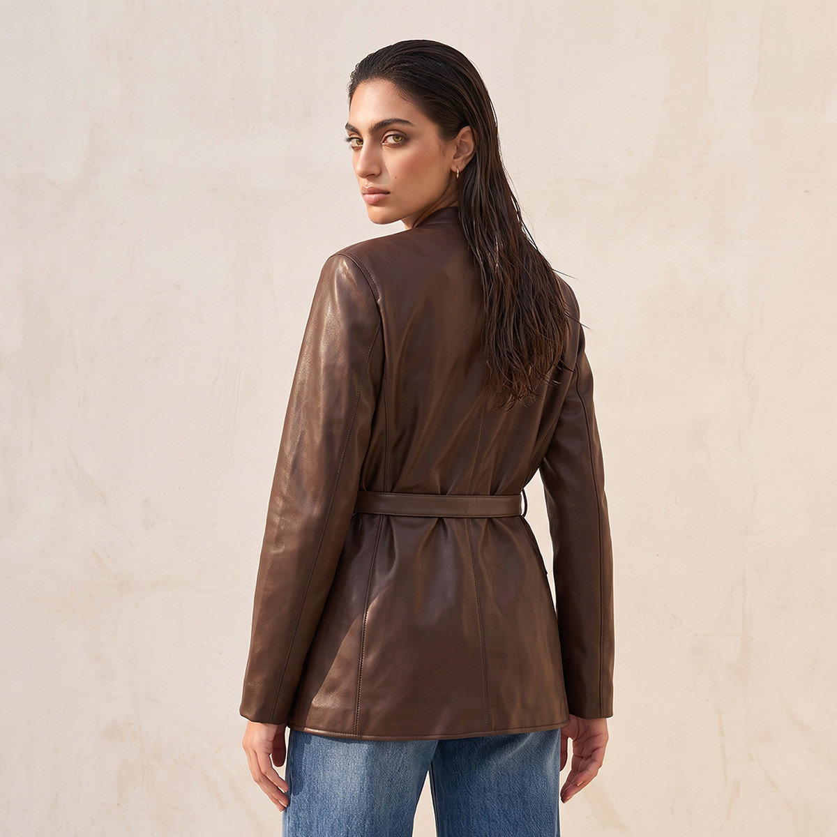 جاكيت من الجلد الصناعي مع حزام من سبلاش سمارت-women-winterwear-coatsandjackets-jackets-image-4