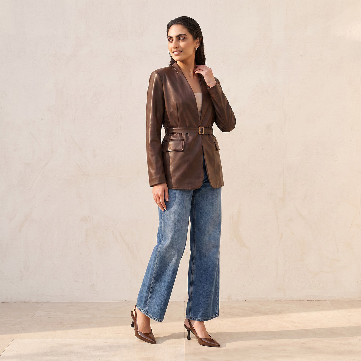 جاكيت من الجلد الصناعي مع حزام من سبلاش سمارت-women-winterwear-coatsandjackets-jackets-image-5