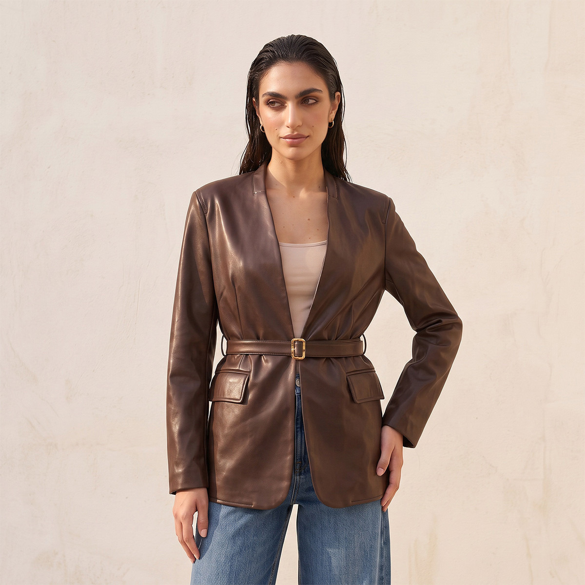 جاكيت من الجلد الصناعي مع حزام من سبلاش سمارت-women-winterwear-coatsandjackets-jackets-image-6