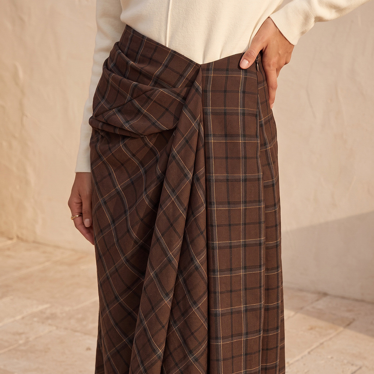 تنورة ميدي كاروهات بسحاب إغلاق من سبلاش سمارث-women-clothing-skirts-image-4