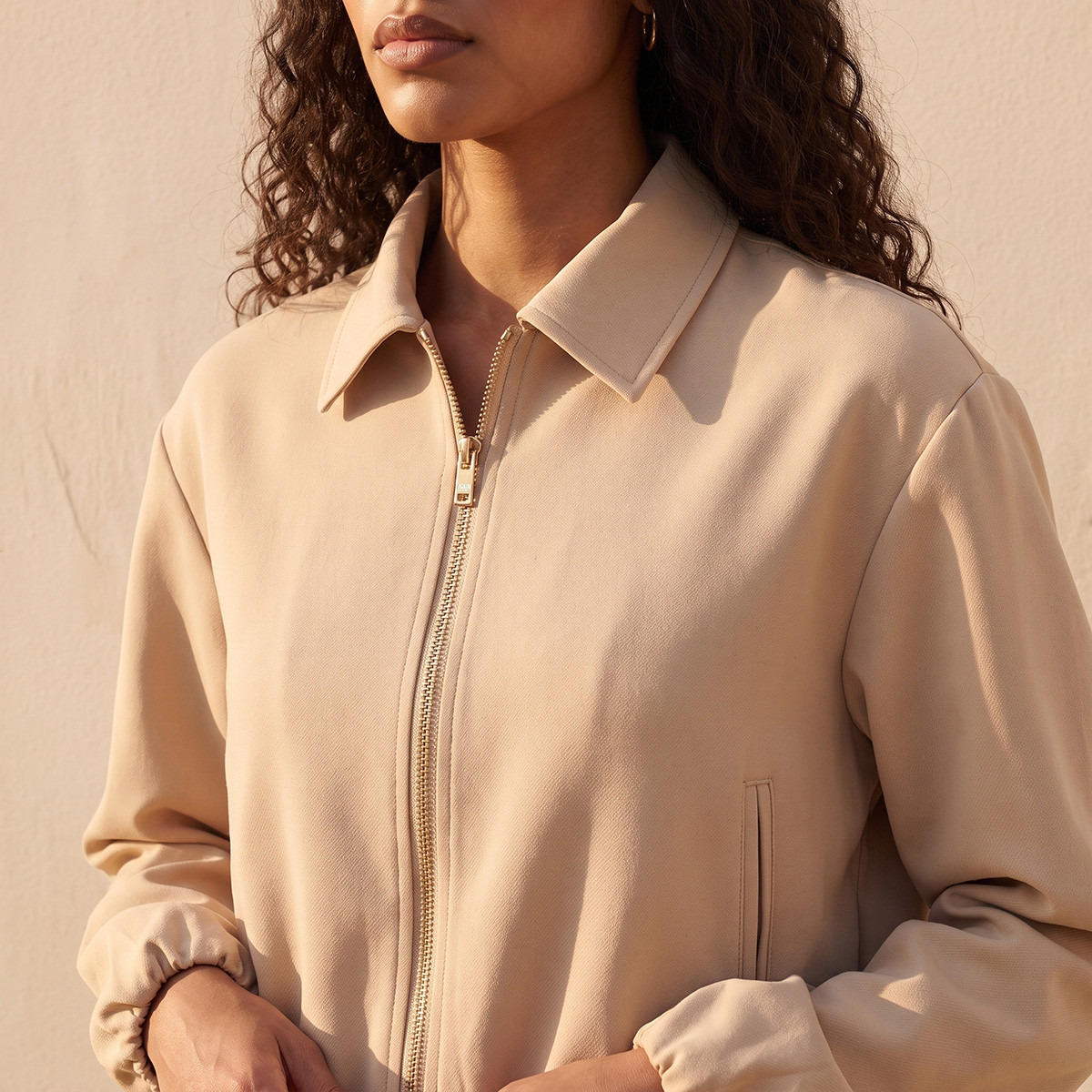 جاكيت بومبر كريب بسحاب للإغلاق من سبلاش سمارت-women-winterwear-coatsandjackets-jackets-image-4