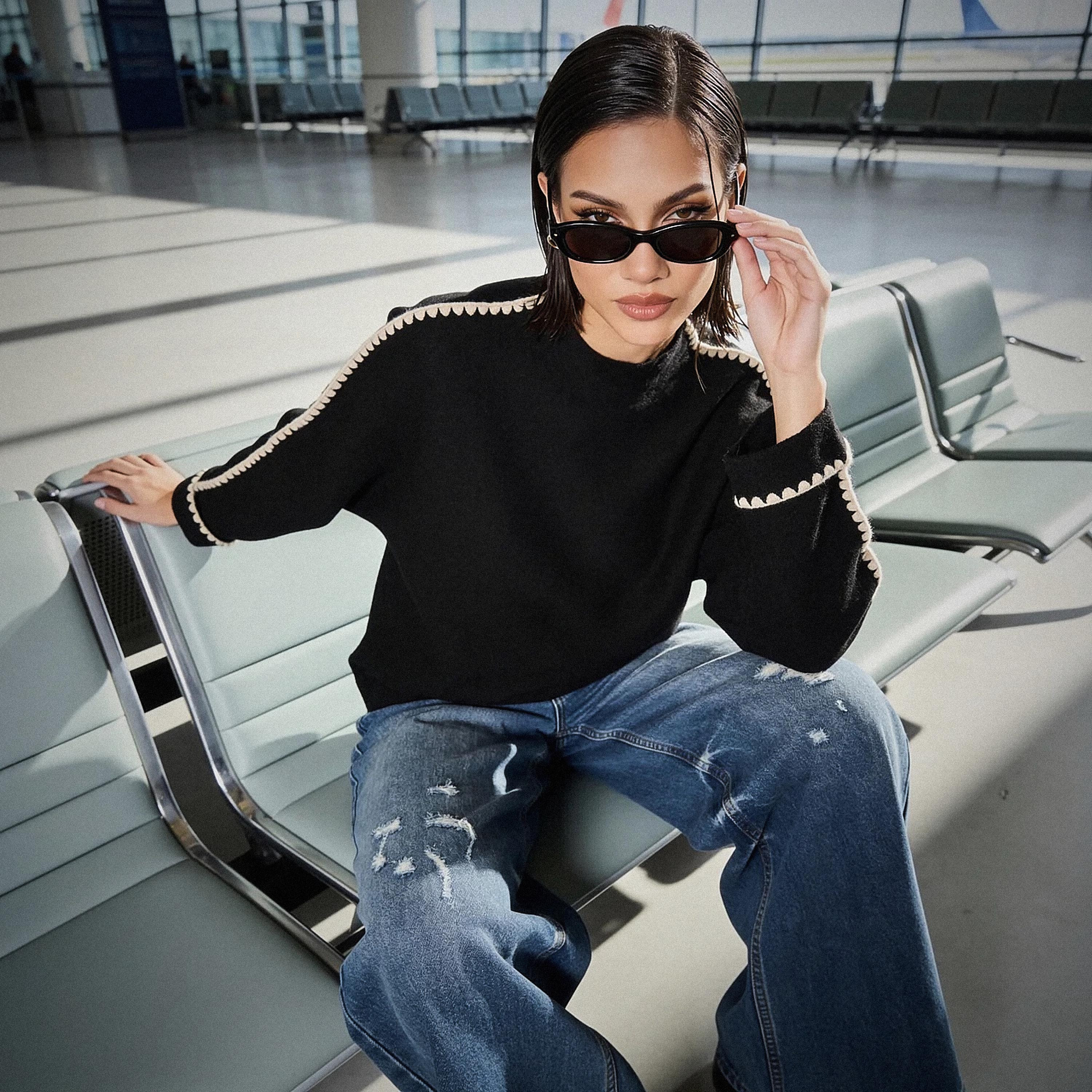 كنزة بياقة ضيقة وتفاصيل خياطة بارزة من سبلاش سمارت-women-winterwear-cardigansandjumpers-jumpers-image-1