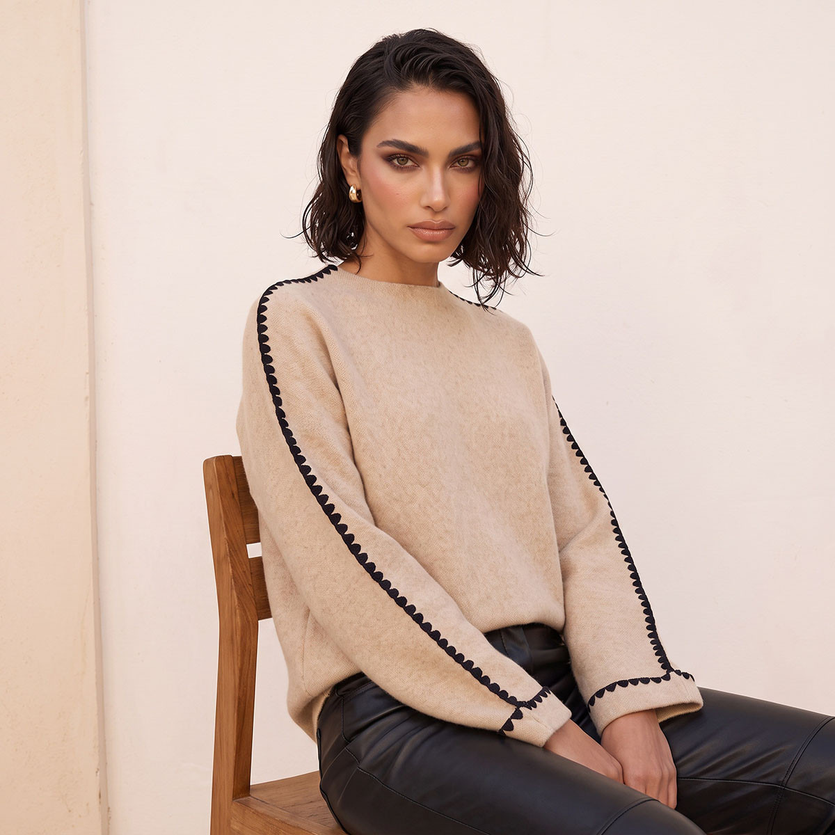 كنزة بياقة ضيقة وتفاصيل خياطة بارزة من سبلاش سمارت-women-winterwear-cardigansandjumpers-jumpers-image-2