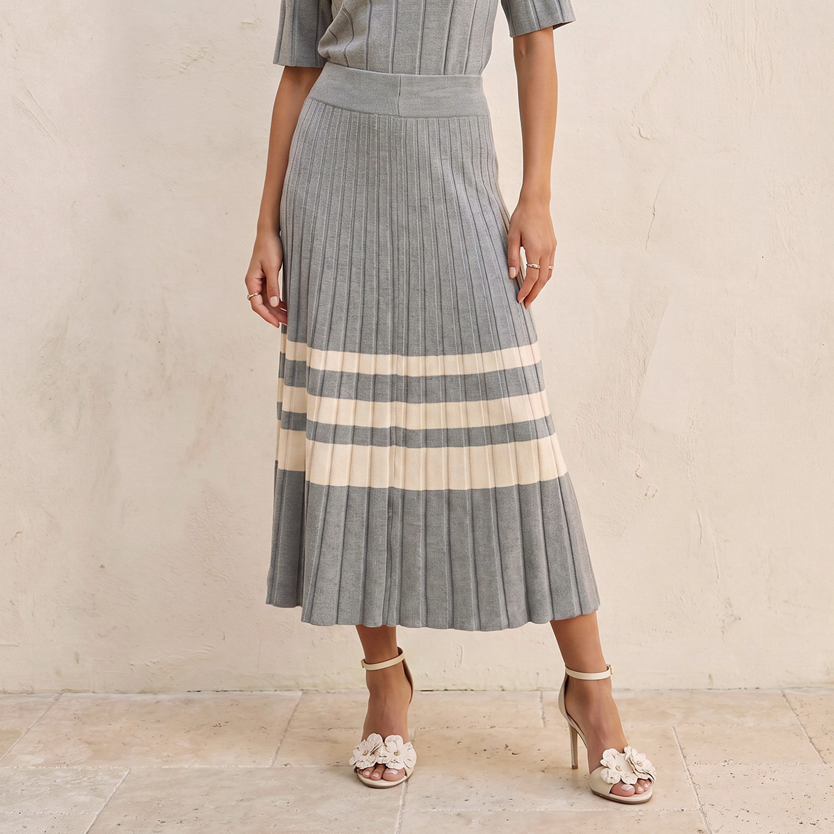 تنورة بكسرات وخصر مطاطي  من سمارت من سبلاش-women-clothing-skirts-image-2