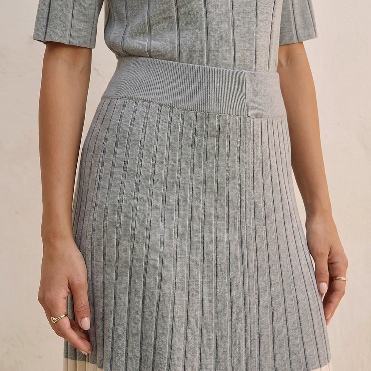 تنورة بكسرات وخصر مطاطي  من سمارت من سبلاش-women-clothing-skirts-image-5