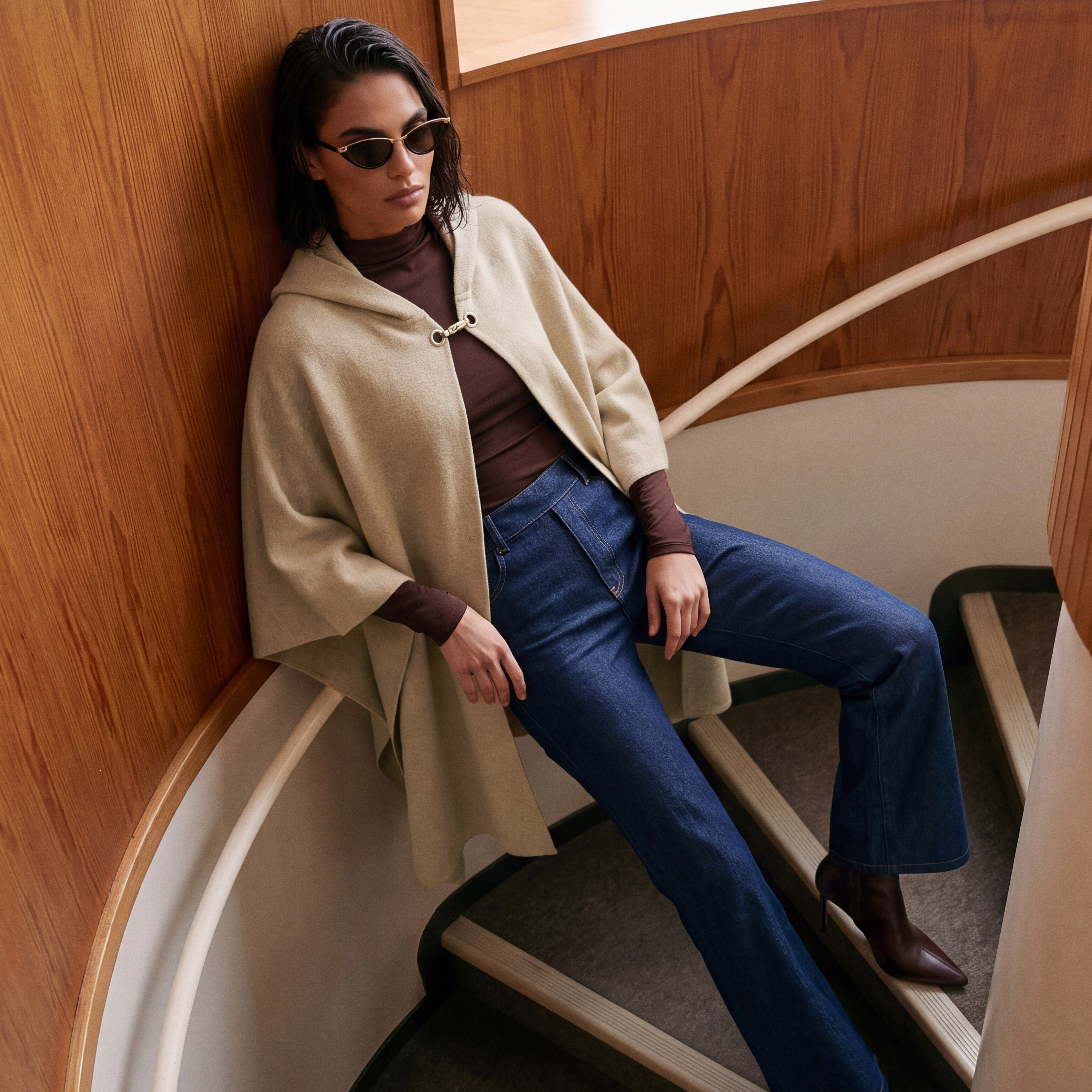بونشو بارز الملمس بغطاء رأس من سمارت من سبلاش-women-winterwear-cardigansandjumpers-cardigans-image-1