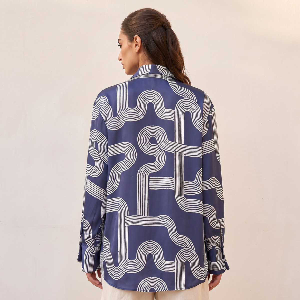 قميص ساتان بطبعات من سبلاش سمارت-women-clothing-shirtsandblouses-shirts-image-5