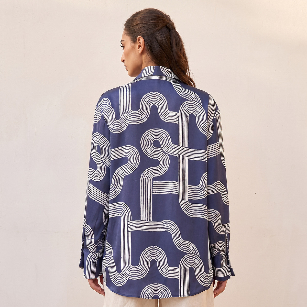 قميص ساتان بطبعات من سبلاش سمارت-women-clothing-shirtsandblouses-shirts-image-4