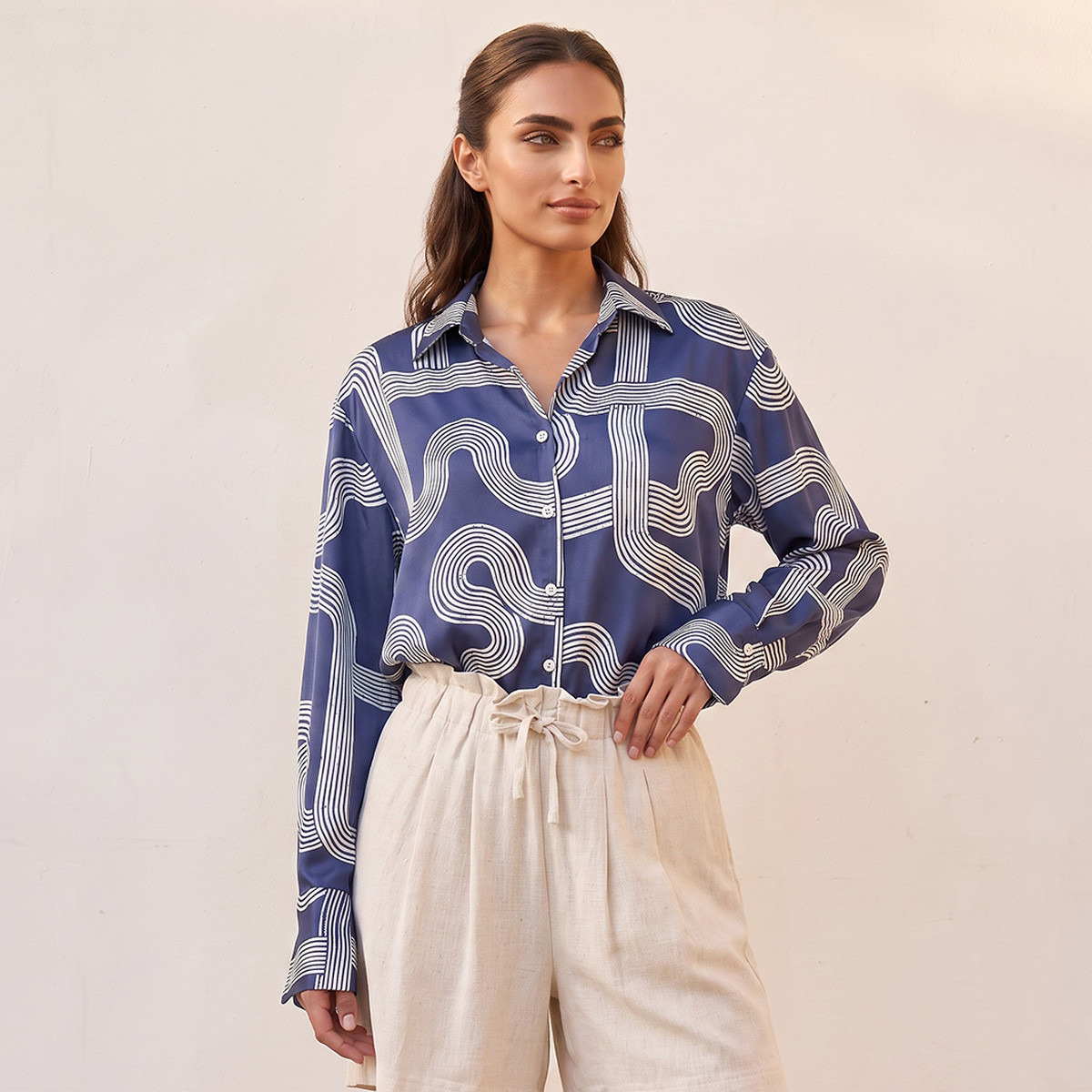 قميص ساتان بطبعات من سبلاش سمارت-women-clothing-shirtsandblouses-shirts-image-6