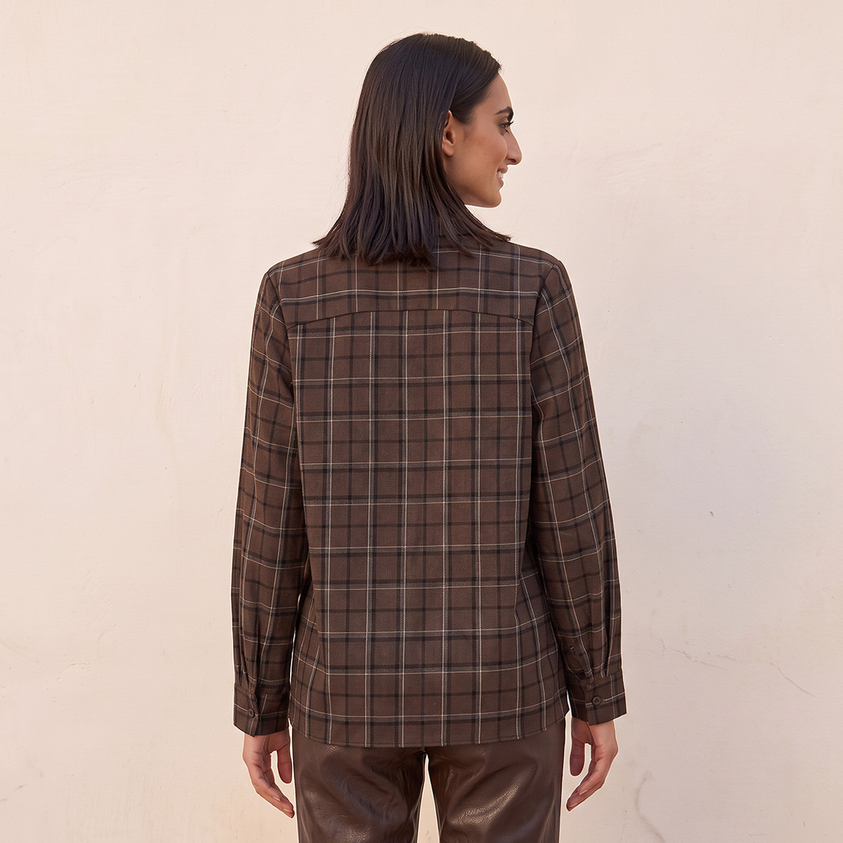 قميص كاروهات بتفاصيل ياقة وشاح وقصة عادية من سبلاش سمارت-women-clothing-shirtsandblouses-shirts-image-3