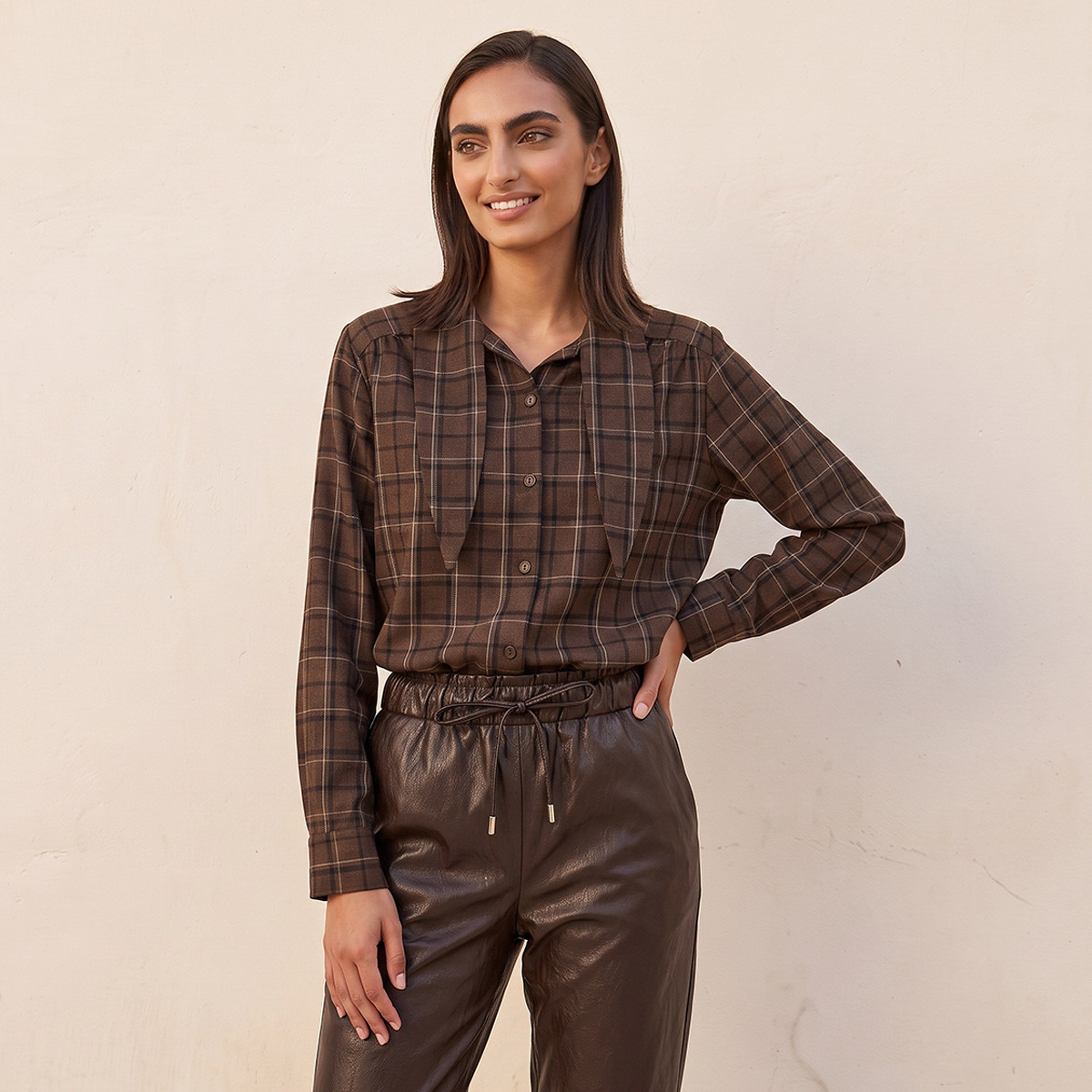 قميص كاروهات بتفاصيل ياقة وشاح وقصة عادية من سبلاش سمارت-women-clothing-shirtsandblouses-shirts-image-5