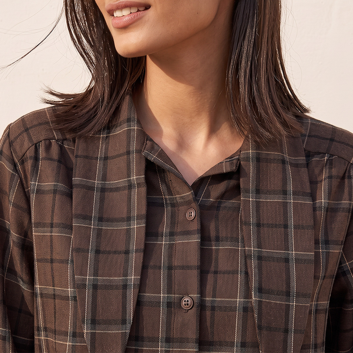 قميص كاروهات بتفاصيل ياقة وشاح وقصة عادية من سبلاش سمارت-women-clothing-shirtsandblouses-shirts-image-6