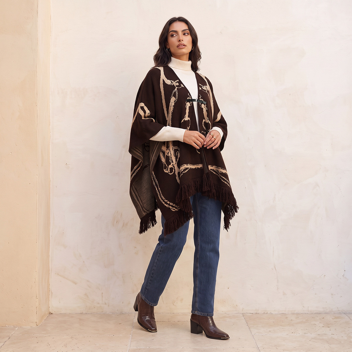 وشاح بونشو بقصة مريحة وحواف غير متماثلة وطبعات من سمارت من سبلاش-women-winterwear-cardigansandjumpers-cardigans-image-3