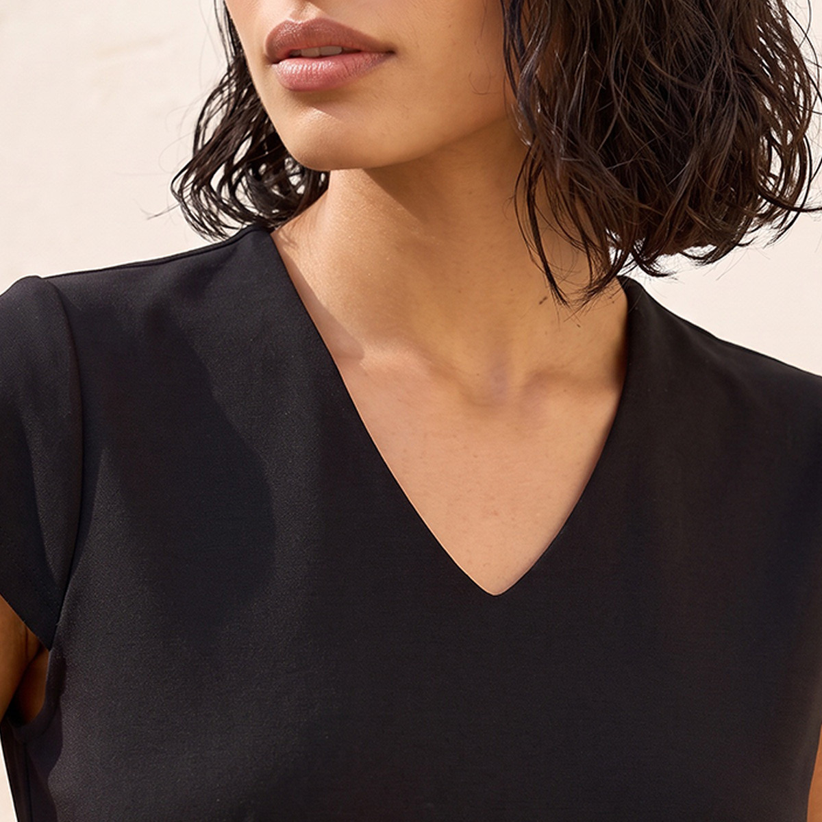 بلوزة بيبلوم بياقة V من سبلاش سمارت-women-clothing-shirtsandblouses-blouses-image-4