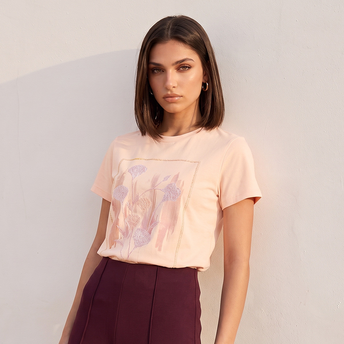 تيشيرت قطن بقصة مريحة وتطريز من سمارت من سبلاش-women-clothing-tshirts-image-1