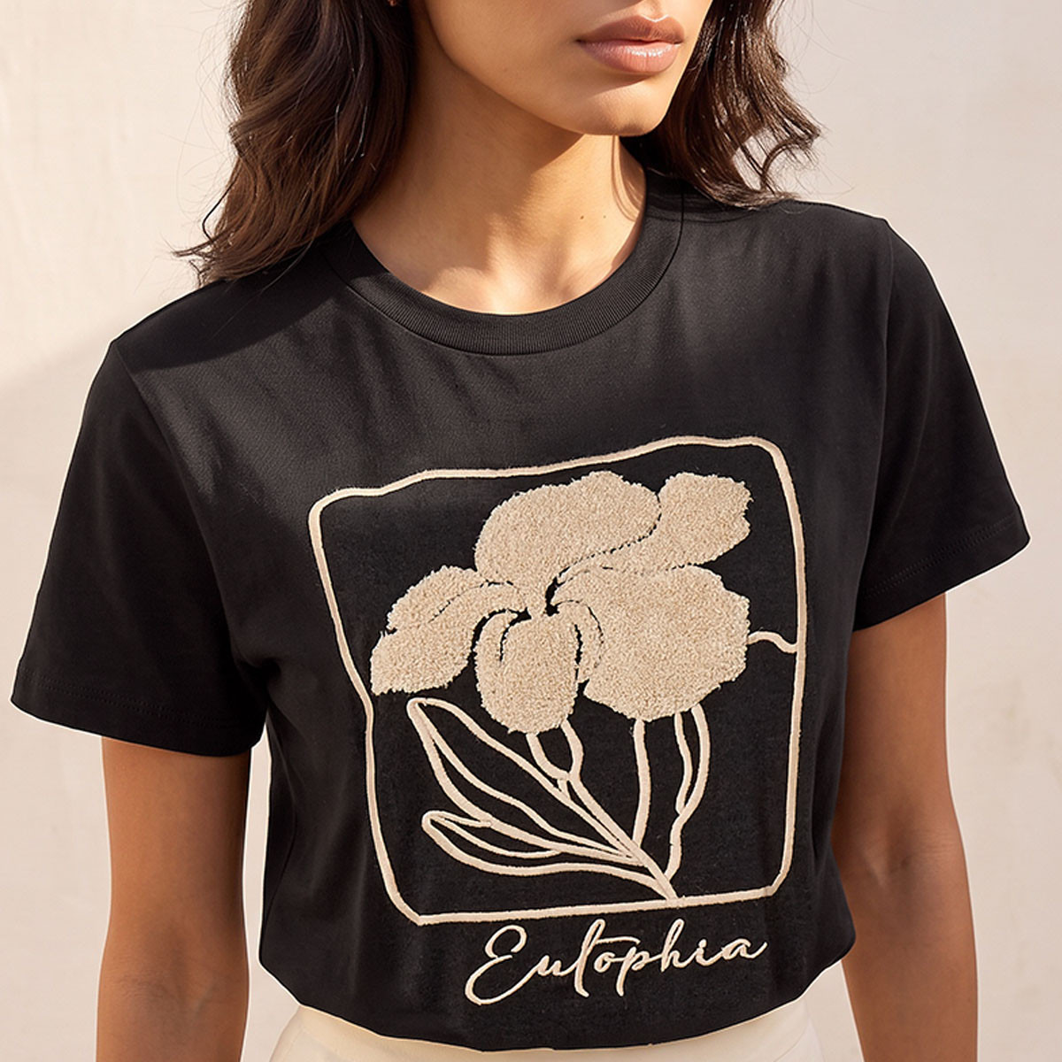 تيشيرت قطن بقصة مريحة وتطريز من سمارت من سبلاش-women-clothing-tshirts-image-4