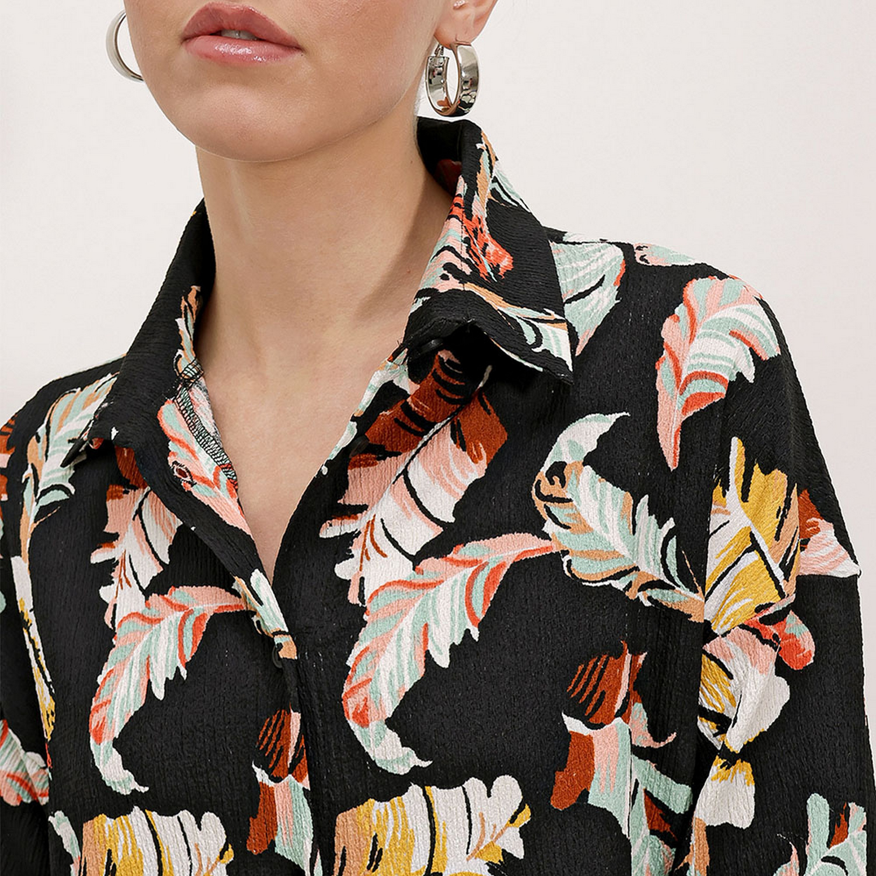 طقم نسائي بطبعة نباتية، قميص بأكمام منسدلة وسروال من بيجدارت-women-clothing-coordsets-image-5