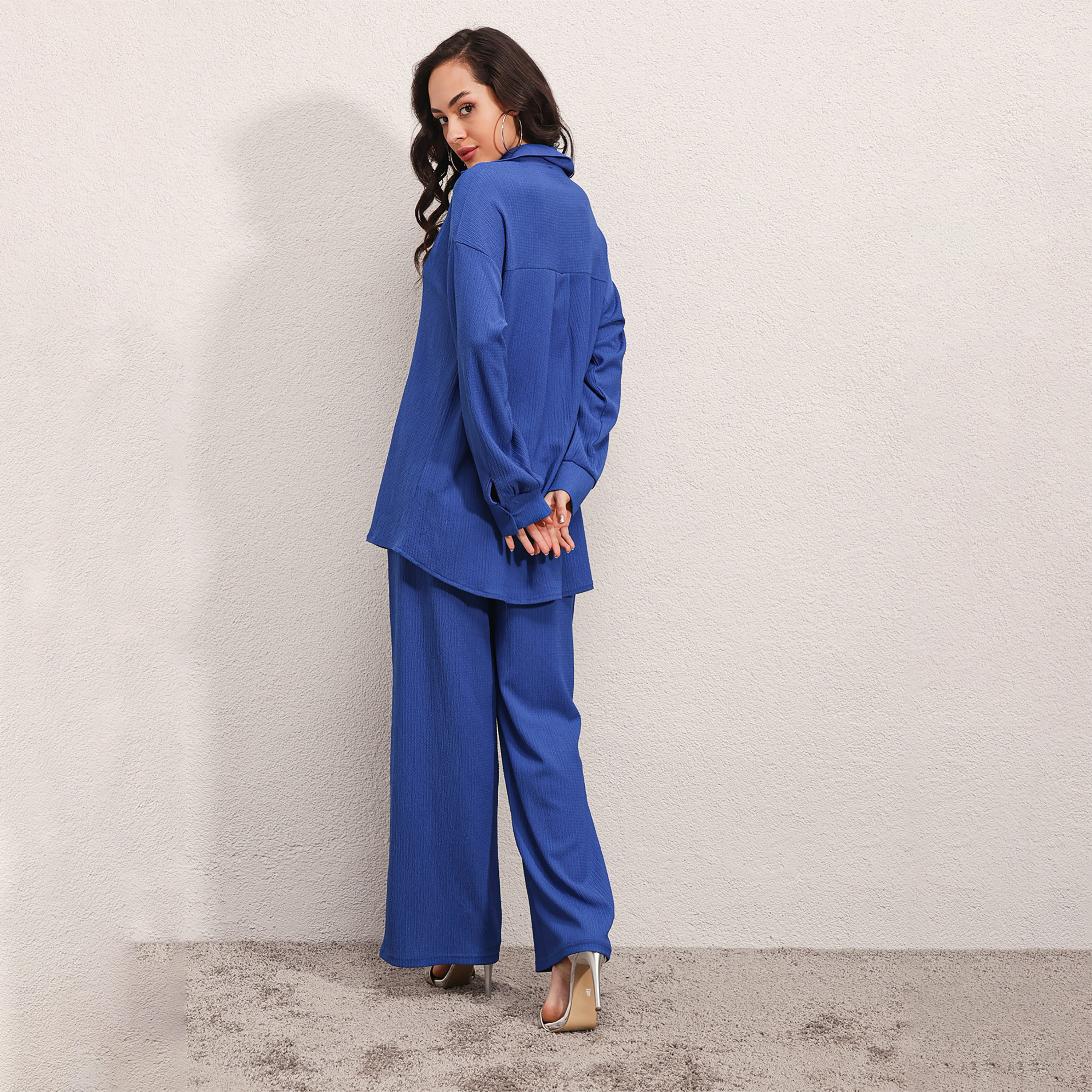 طقم نسائي بطبعة نباتية، قميص بأكمام منسدلة وسروال من بيجدارت-women-clothing-coordsets-image-3
