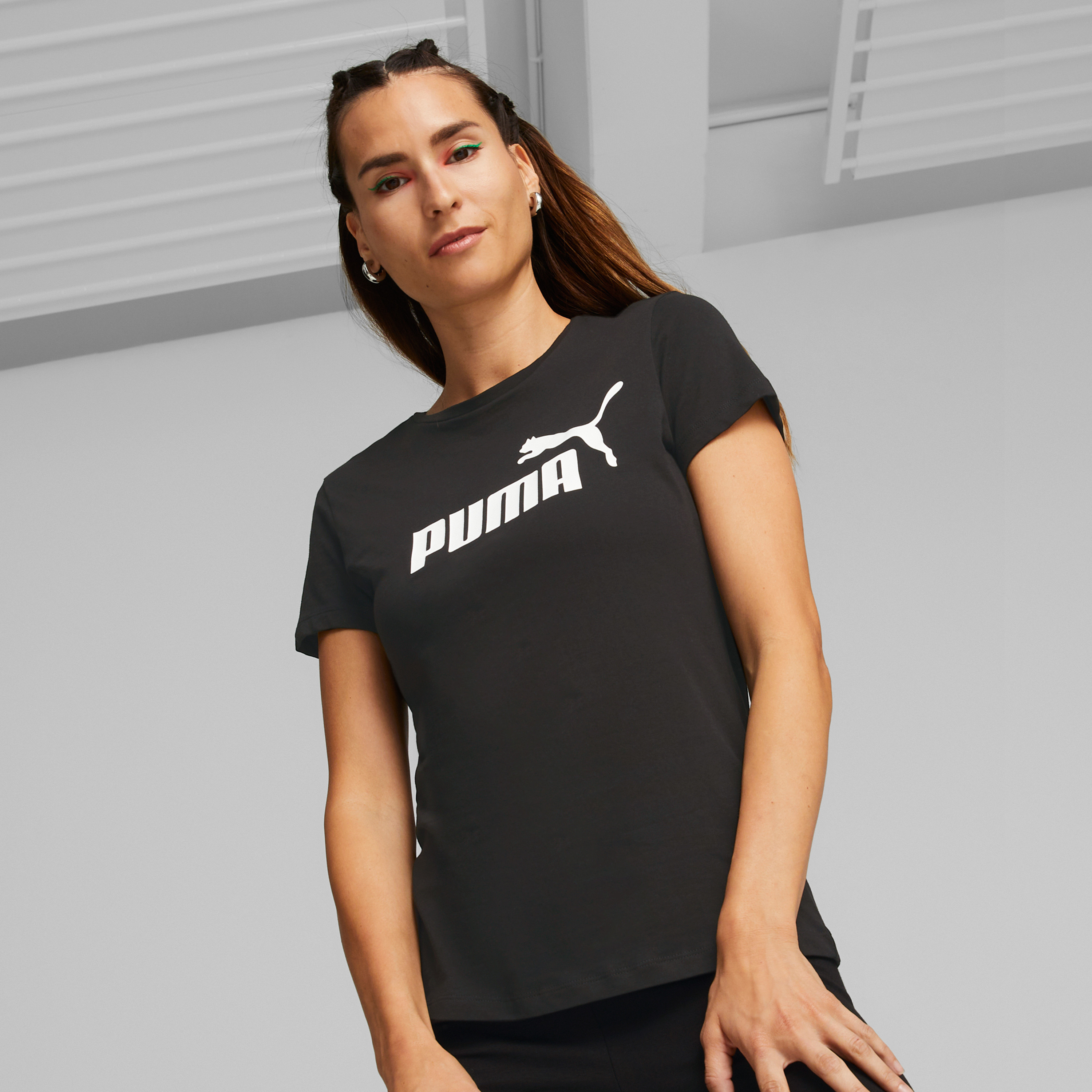 بوما تي شيرت اسينشالز بشعار للنساء 586774 |OE-women-clothing-tshirts-image-1