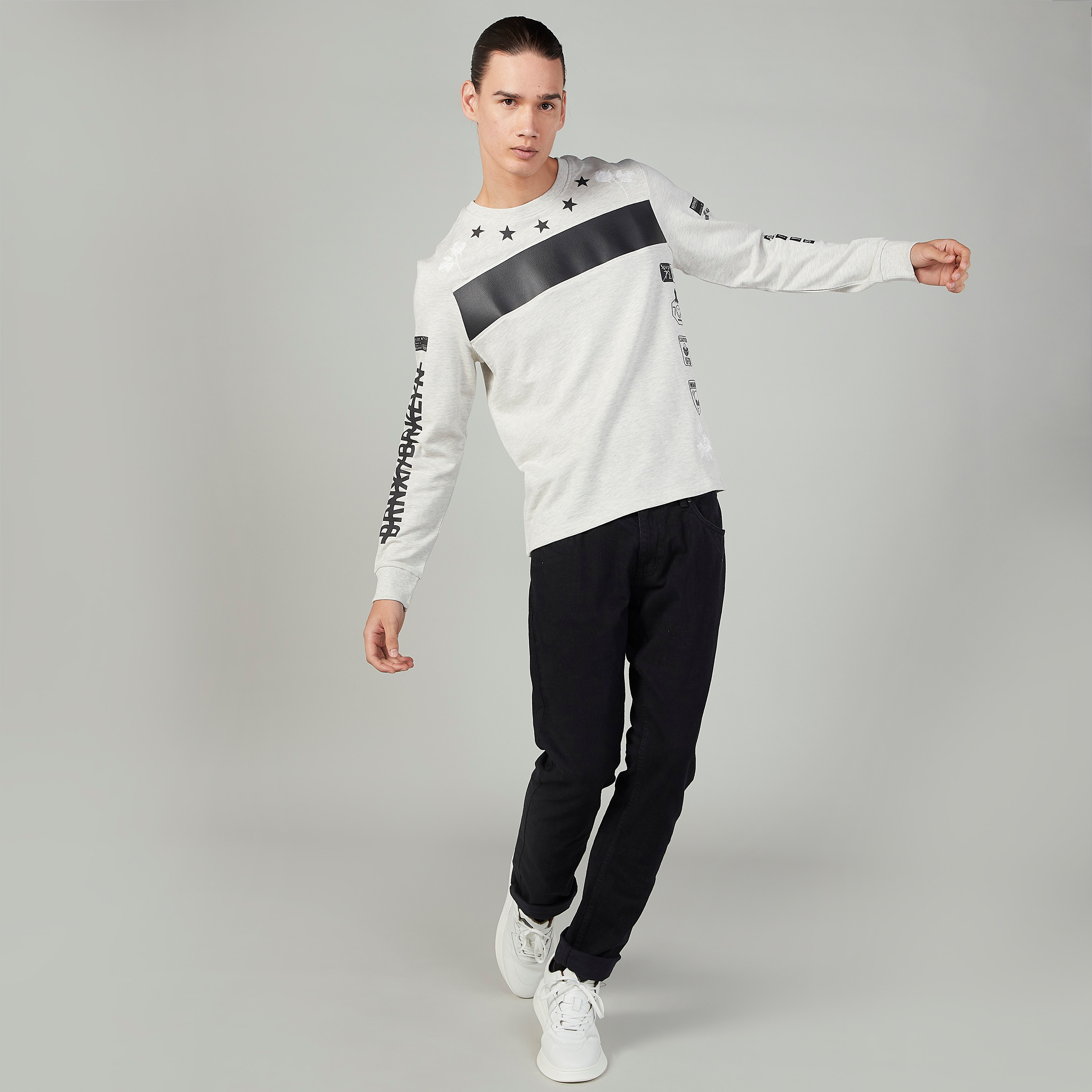 كنزة بياقة مستديرة وأكمام طويلة وطبعات سمايلي وورلد-men-winterwear-hoodiesandsweatshirts-image-2