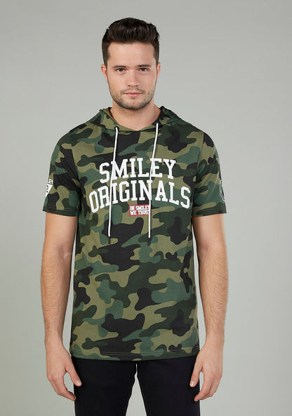 Smiley World Printed T-shirt with Short Sleeves and Hood