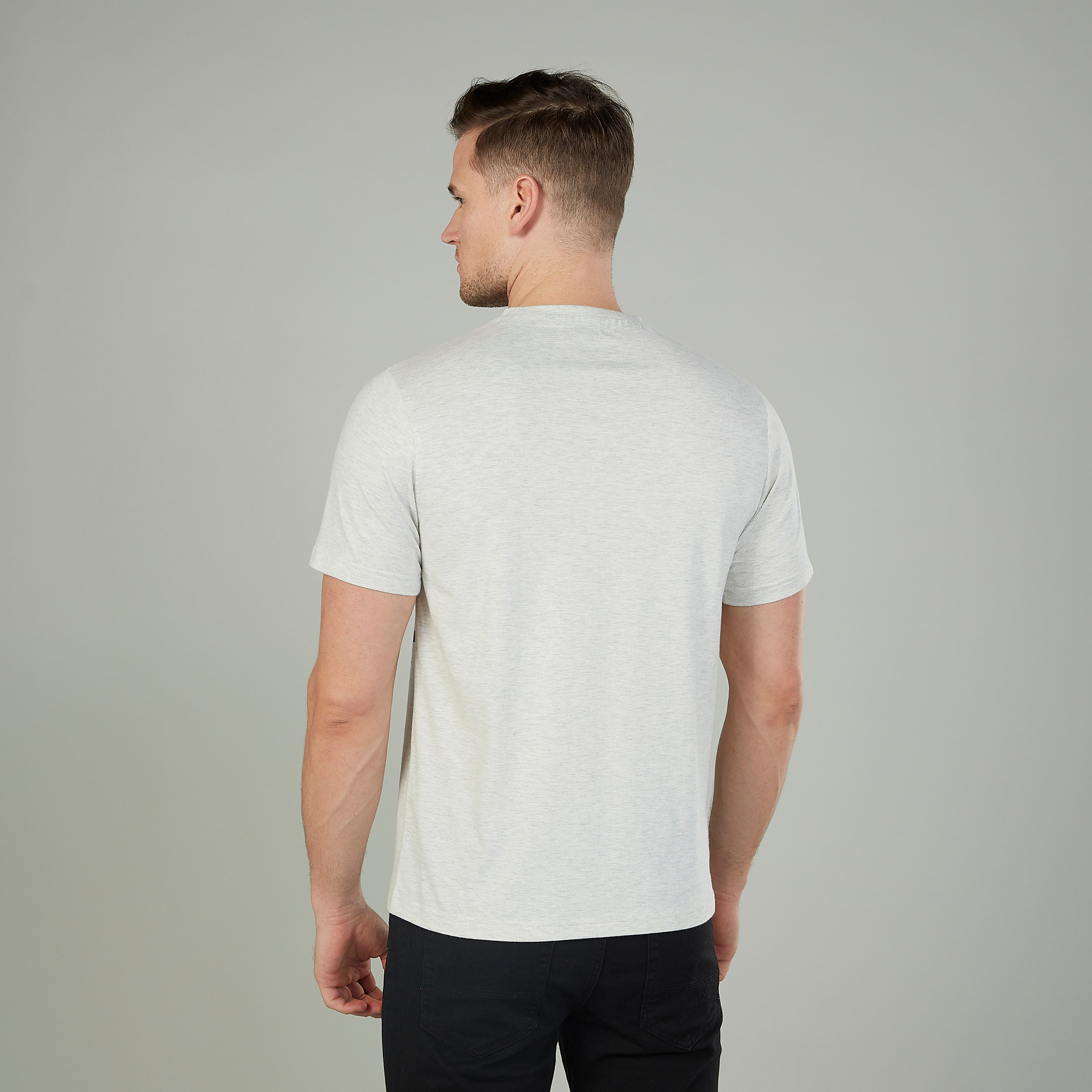 تيشيرت بياقة ضيّقة وأكمام قصيرة وطبعات سمايلي وورلد-men-clothing-tshirtsandpolos-tshirts-image-4
