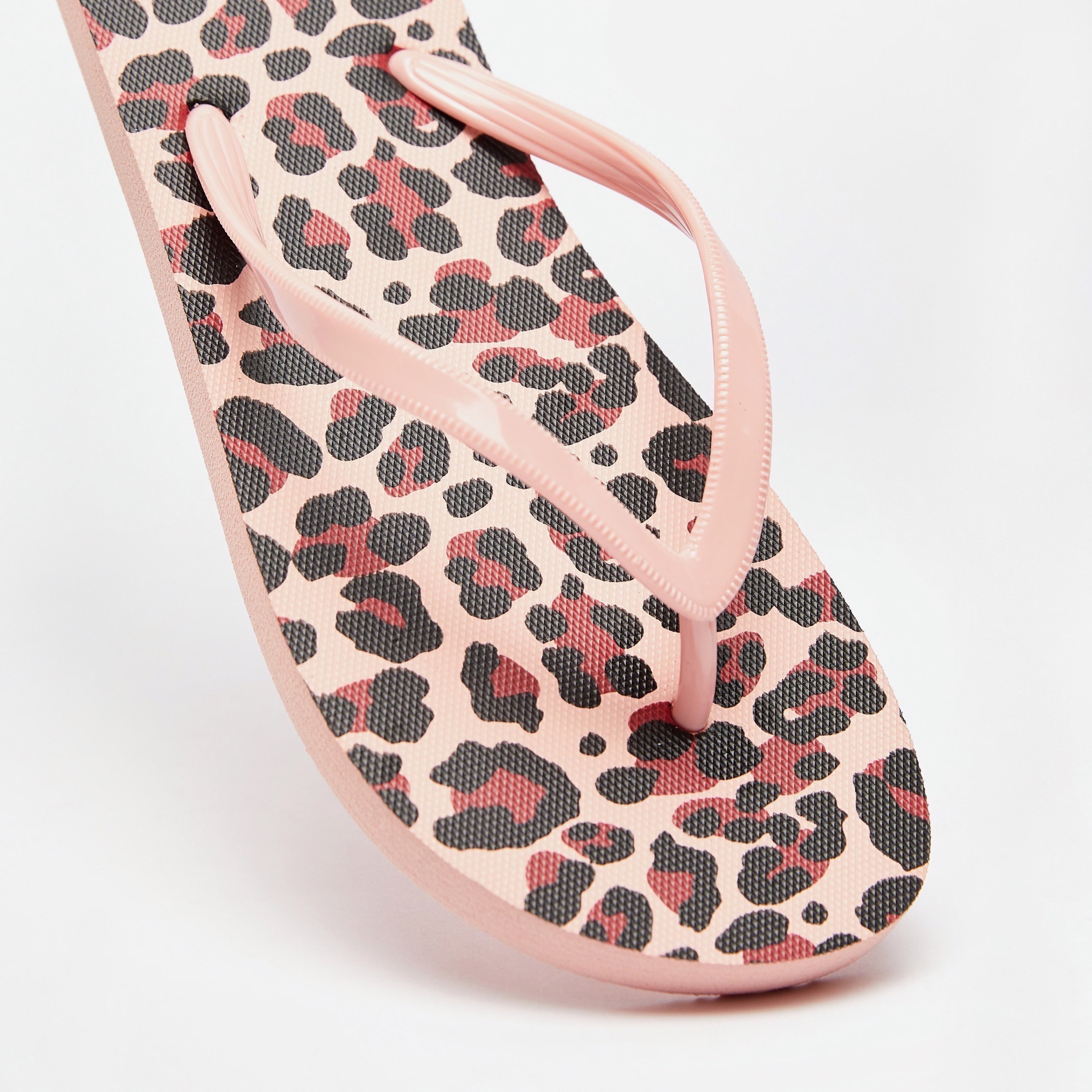 شبشب بإصبع سهل الارتداء بطبعات فهد-women-shoes-flipflopsandslides-image-5