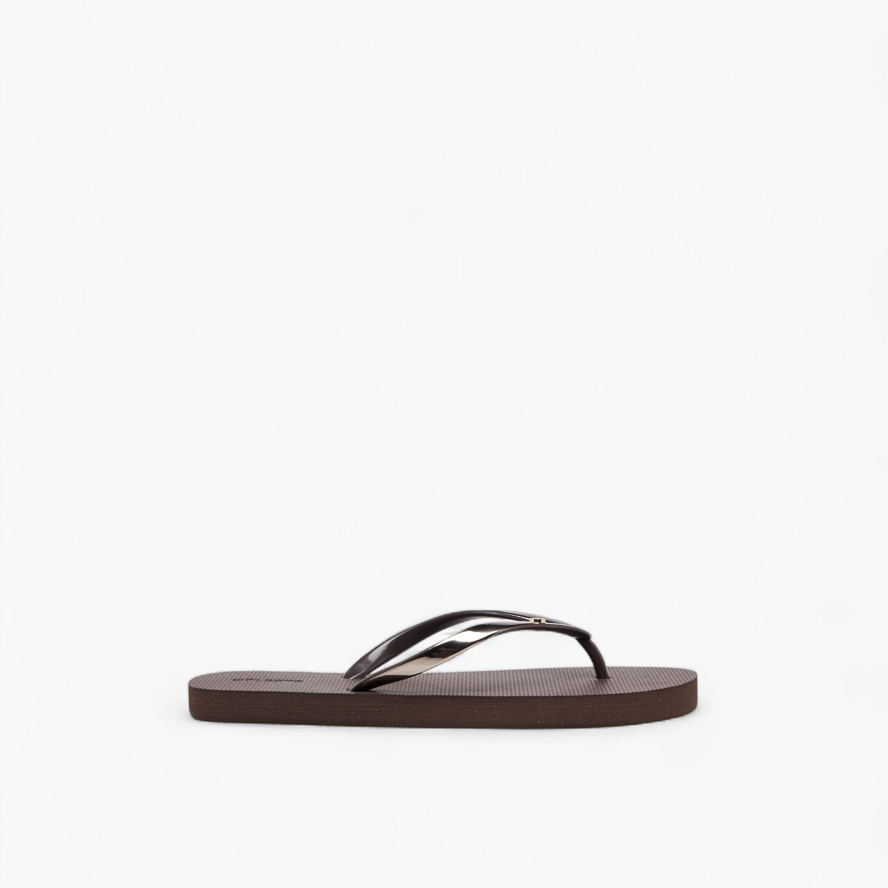 شبشب إصبع بزينة ميتاليك للنساء من سيليست-women-shoes-flipflopsandslides-image-2