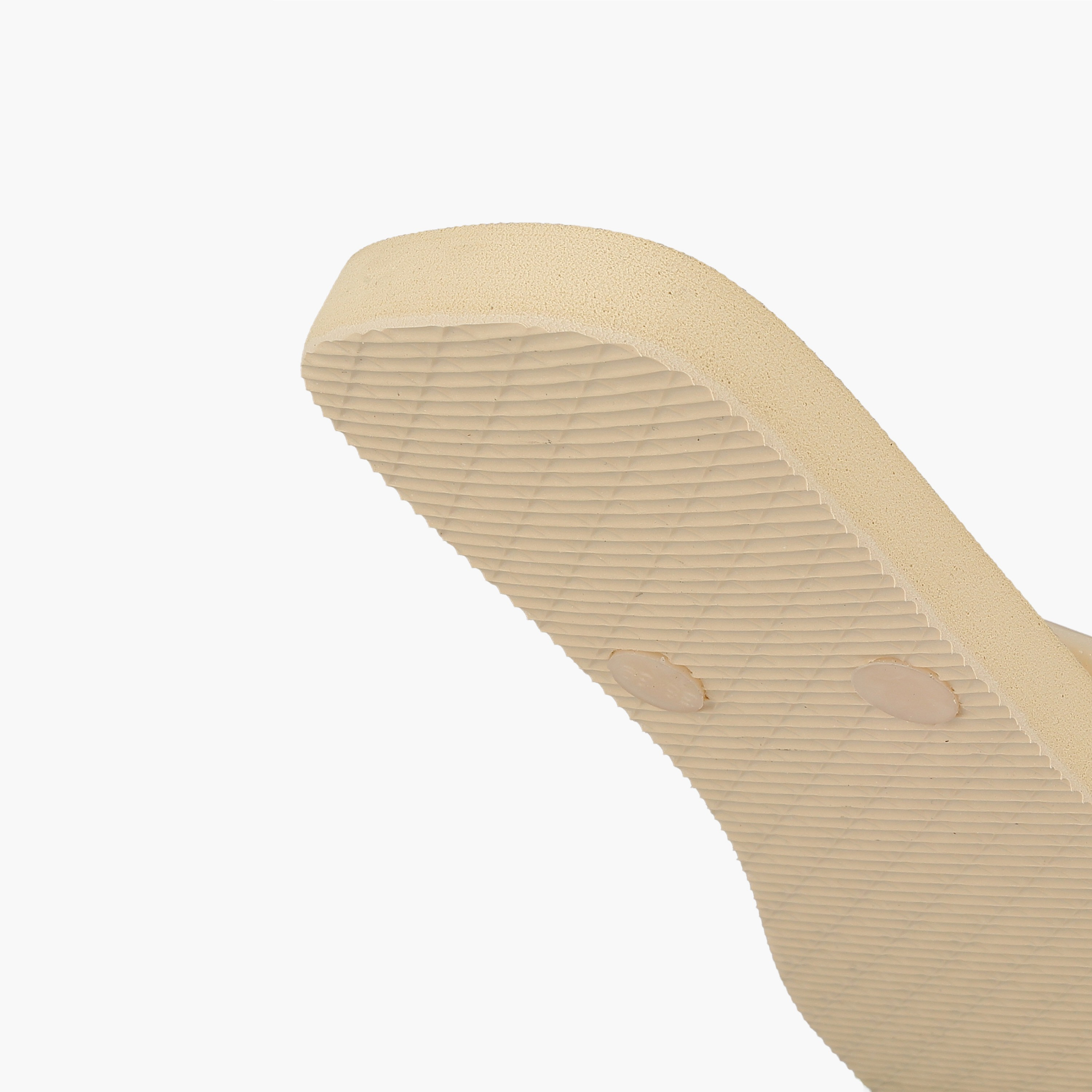 شبشب نسائي بطبعة المونوجرام من سيليست-women-shoes-flipflopsandslides-image-4