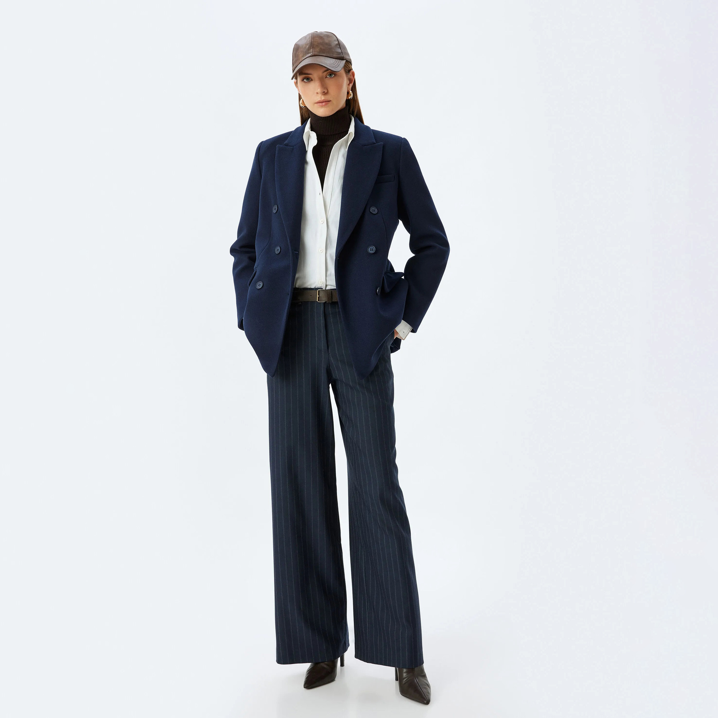 بنطال حريمي بقصة أرجل مستقيمة ومخطط باللون الكحلي من كوتون-women-clothing-trousers-image-2