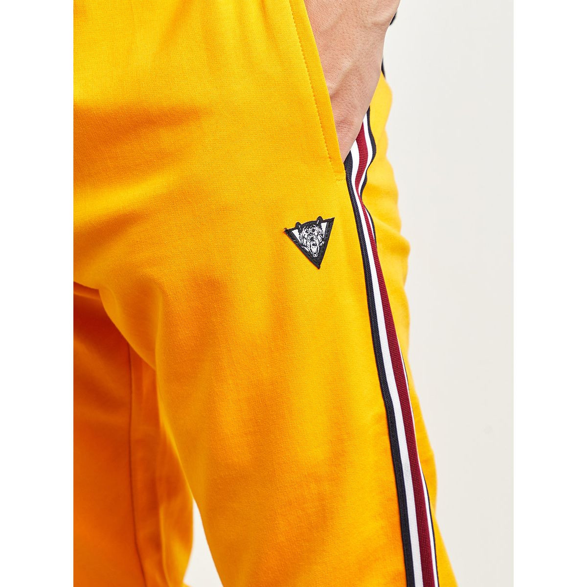 بنطلون رياضي بخط جانبي-men-clothing-bottoms-joggers-image-1