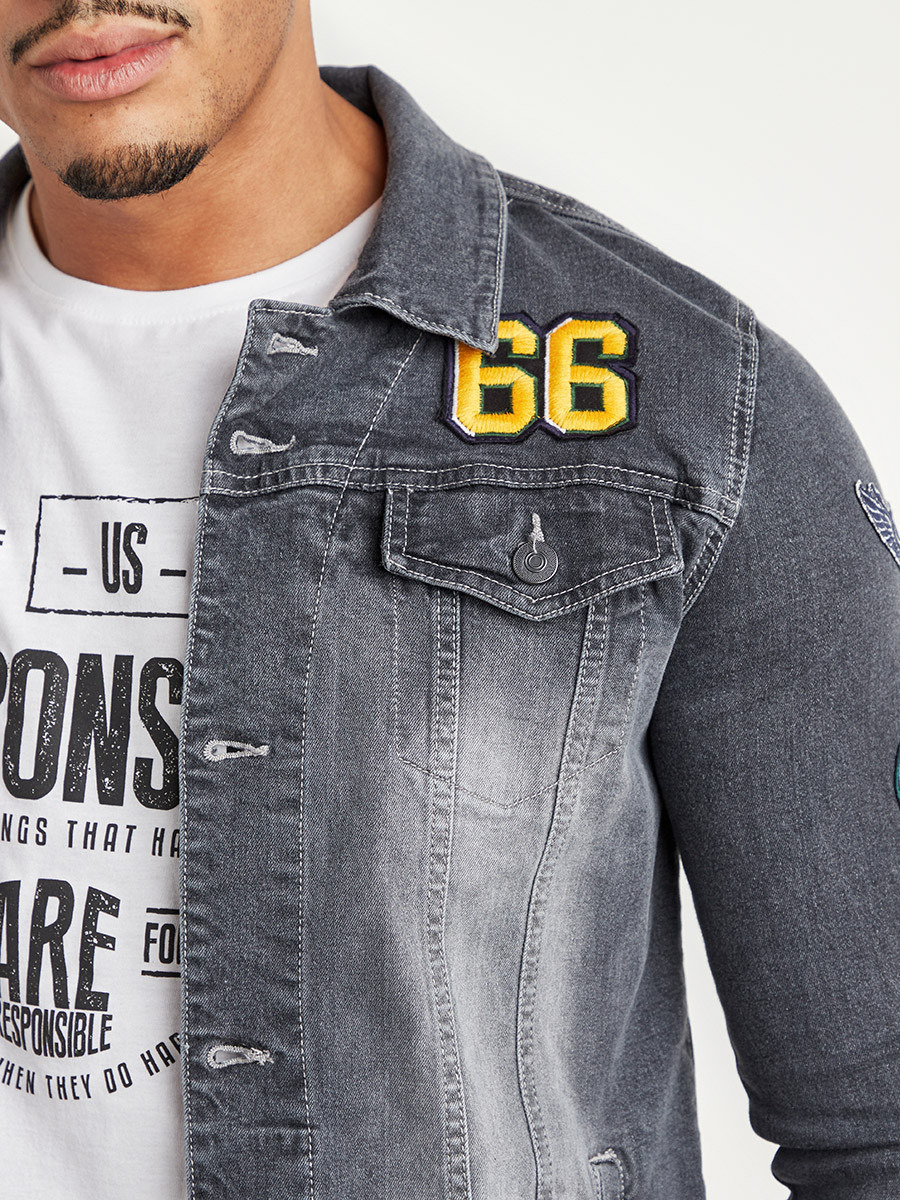 Denim jacket sales with badges mens