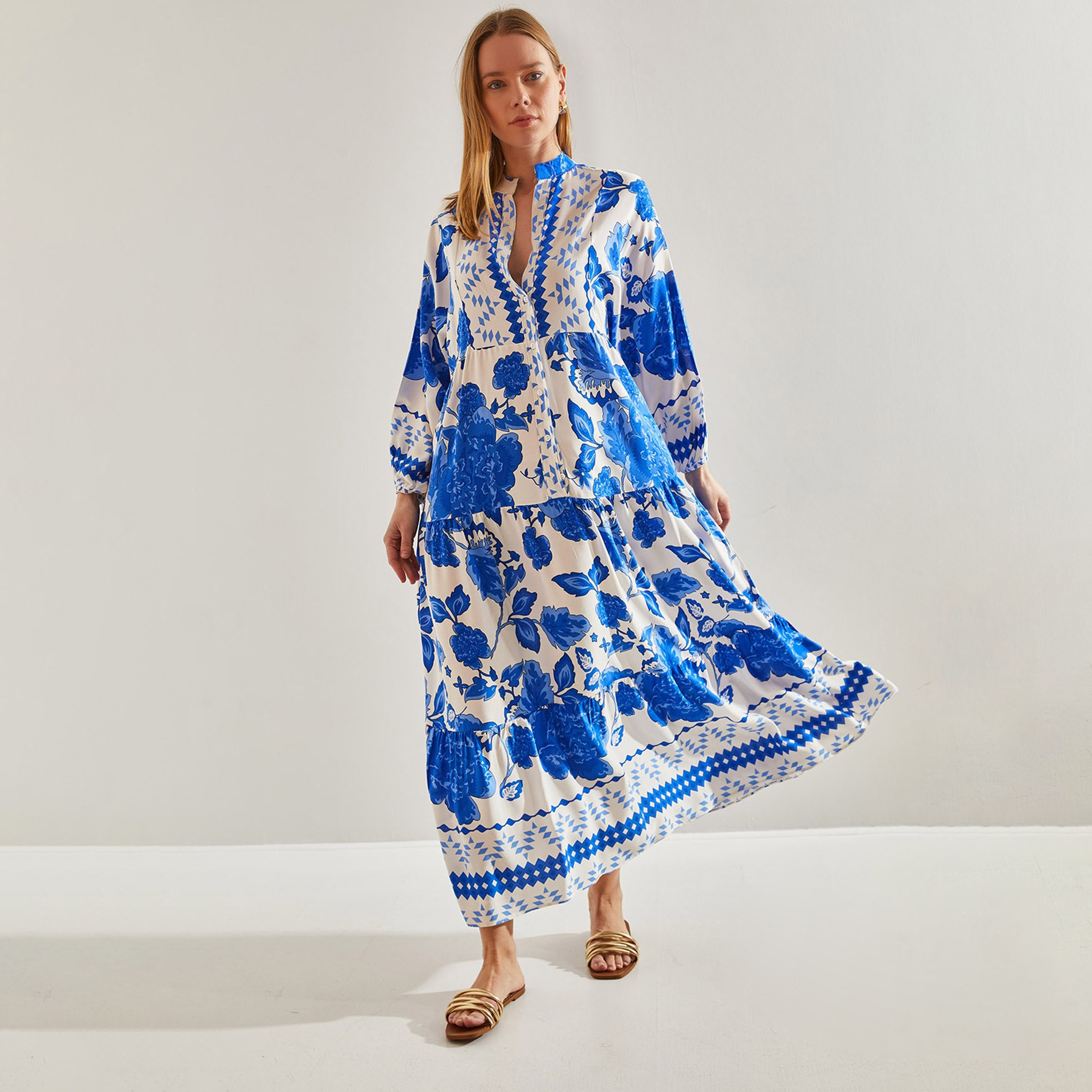 فستان ماكسي متعدد الطبقات بأكمام مرنة موتيفس ماندارين للنساء من بيانكو لوتشي-women-clothing-dresses-image-4