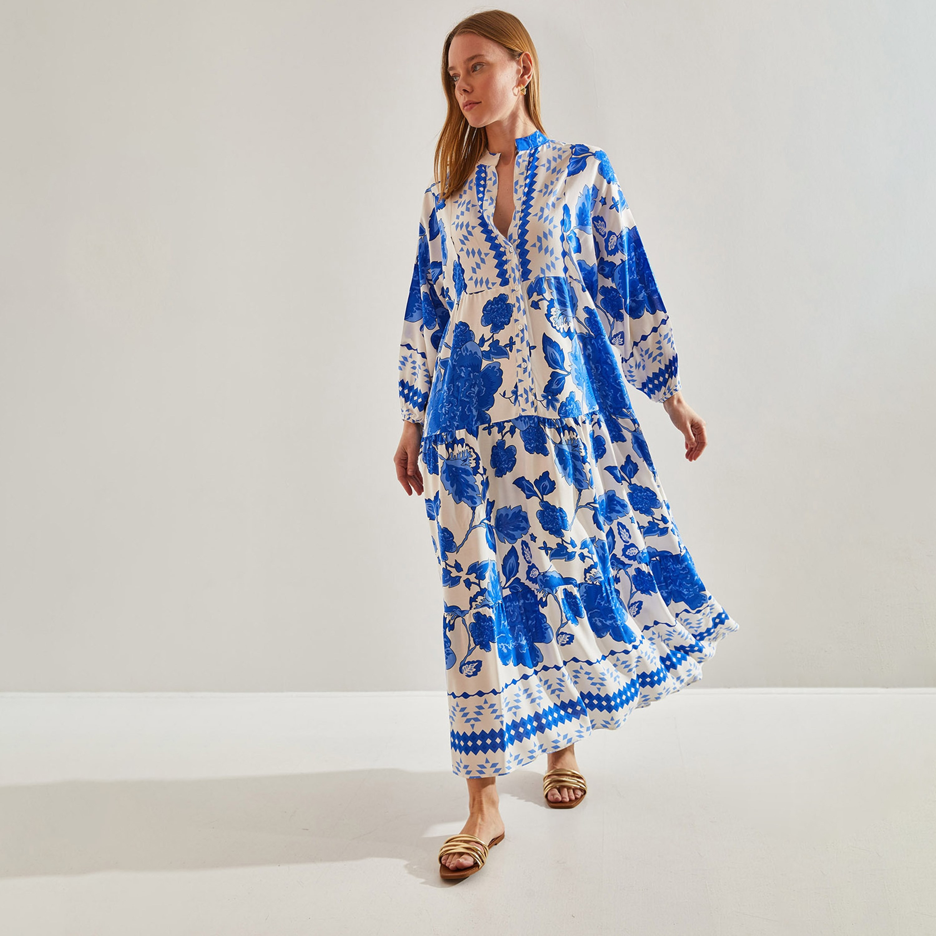فستان ماكسي متعدد الطبقات بأكمام مرنة موتيفس ماندارين للنساء من بيانكو لوتشي-women-clothing-dresses-image-5
