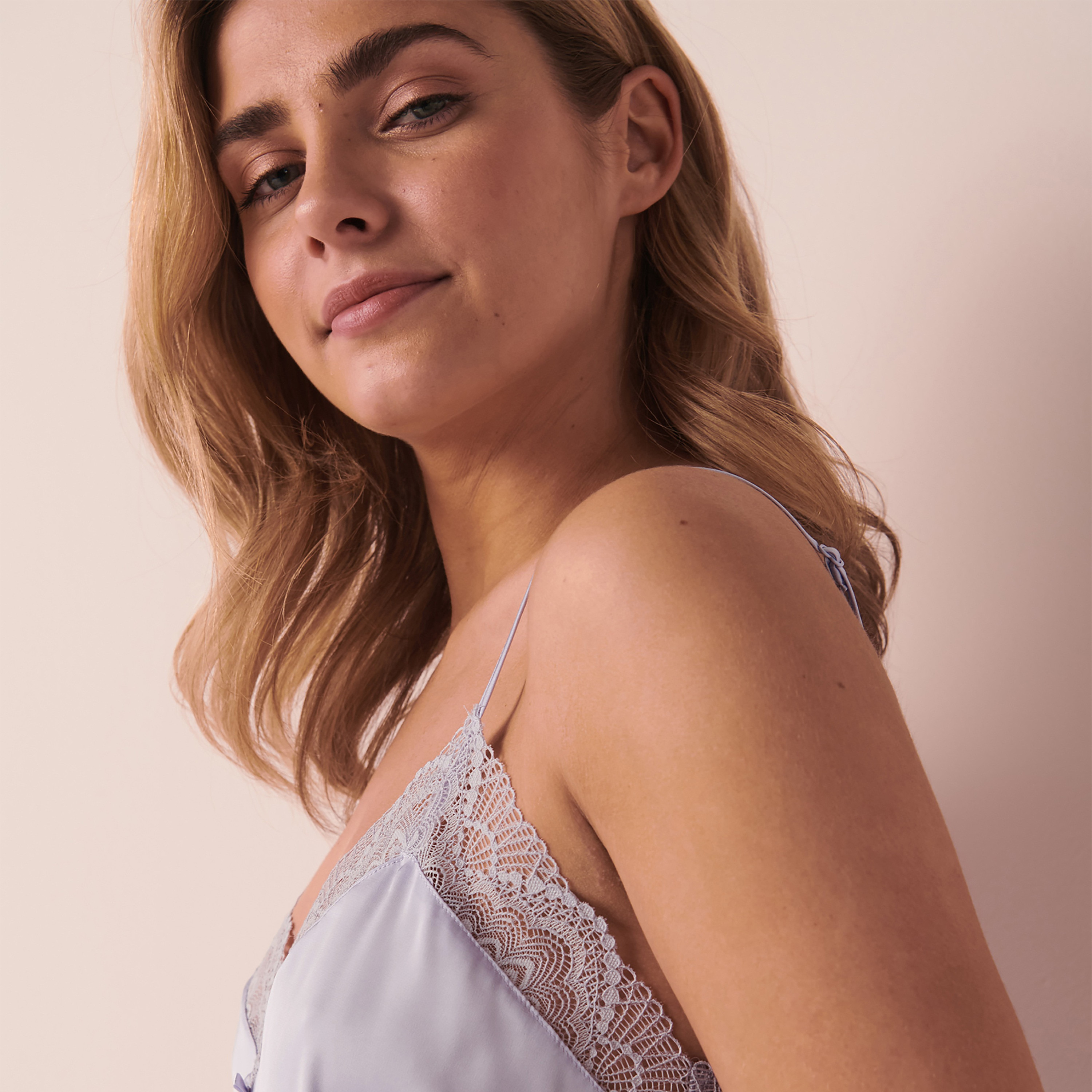 قميص داخلي بحزام كتف بمزين من دانتيل منقط باللون الهيذر الأرجواني من لا في إن روز-women-clothing-lingerie-camisoles-image-2