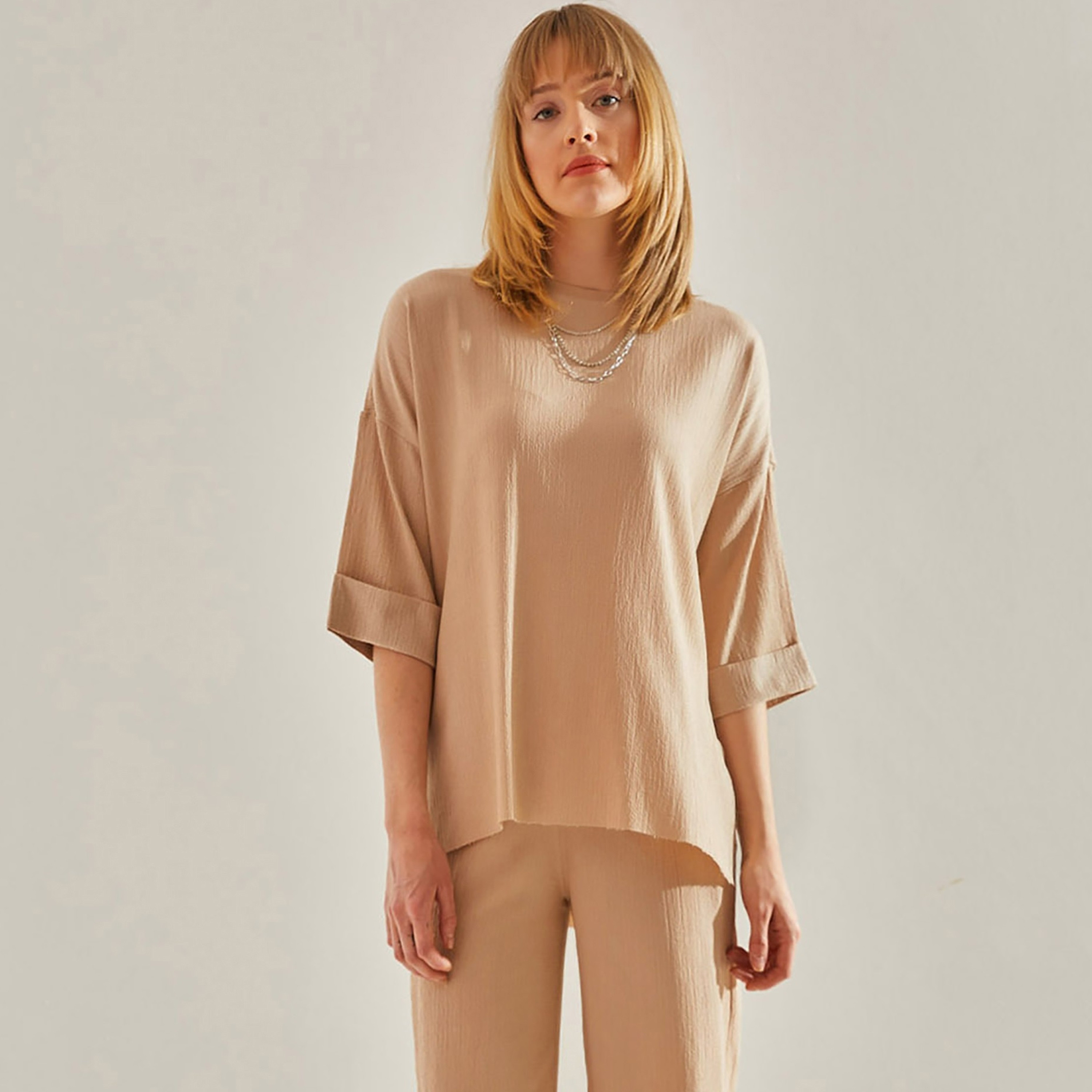 Bianco Lucci 2-Piece Textured Crew Neck Dropped Sleeves Top and Pants Women's Co-Ord Set-women-clothing-coordsets-image-2