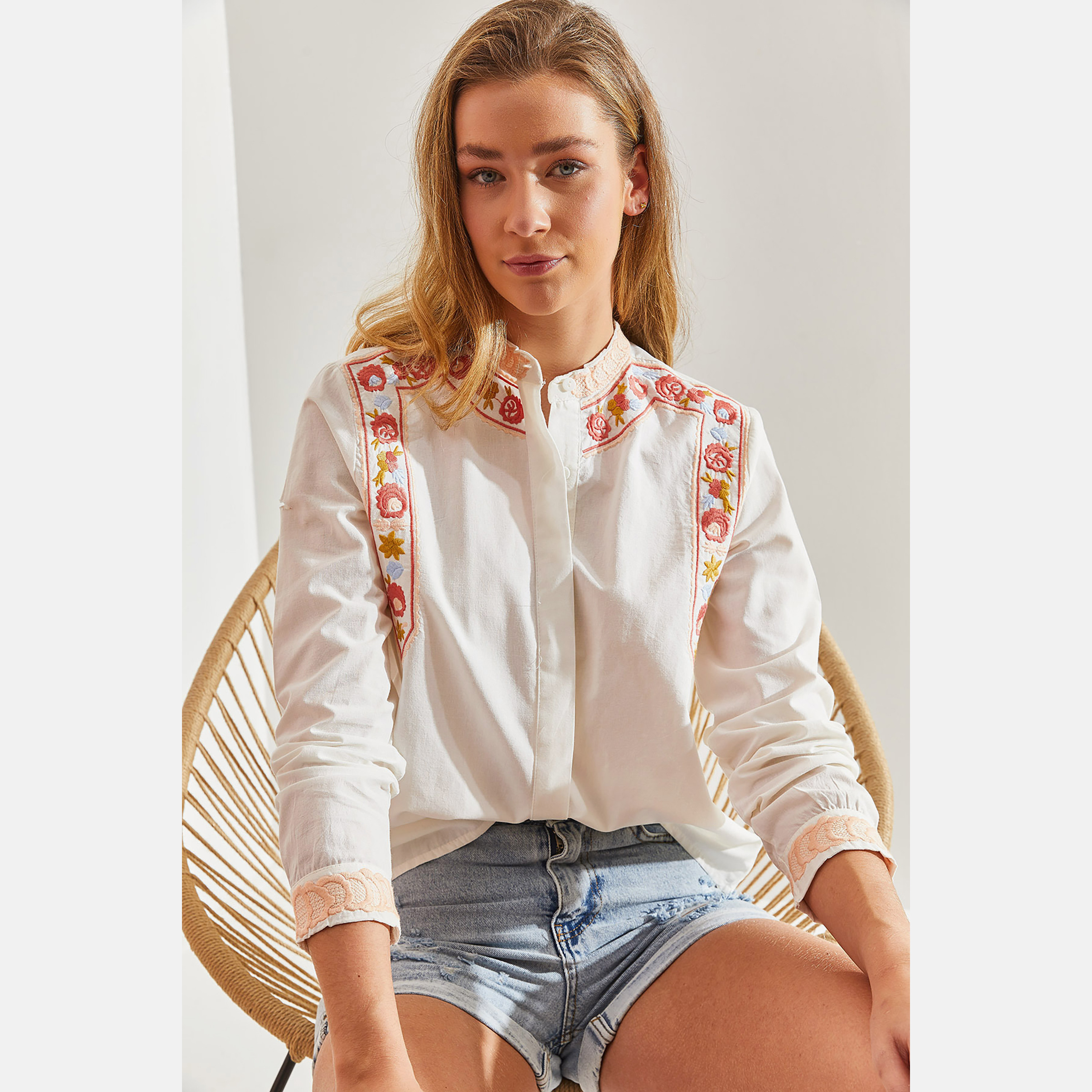 قميص نسائي باللون الأبيض بياقة ماندرين مطرزة من بيانكو لوتشي-women-clothing-shirtsandblouses-shirts-image-1