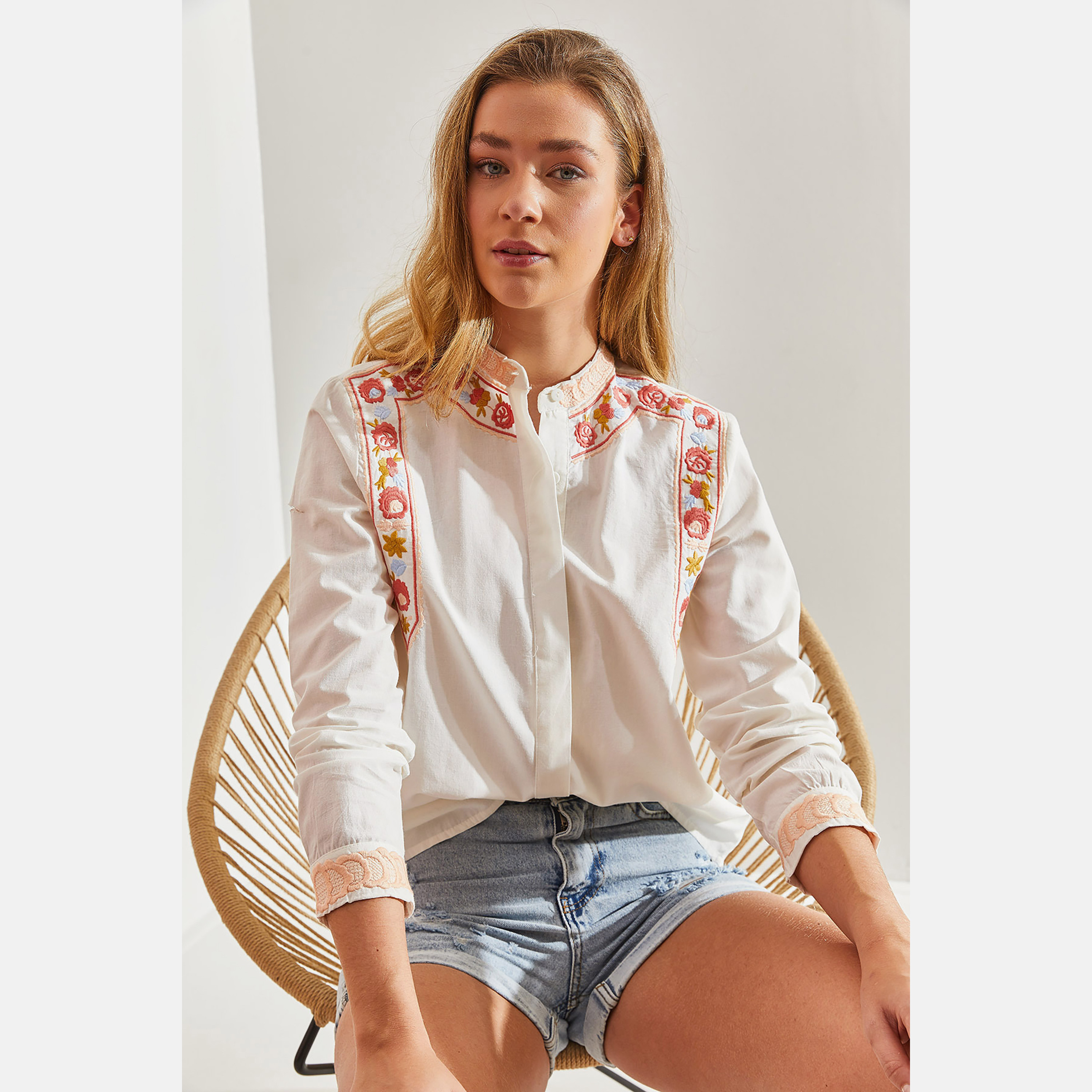 قميص نسائي باللون الأبيض بياقة ماندرين مطرزة من بيانكو لوتشي-women-clothing-shirtsandblouses-shirts-image-4