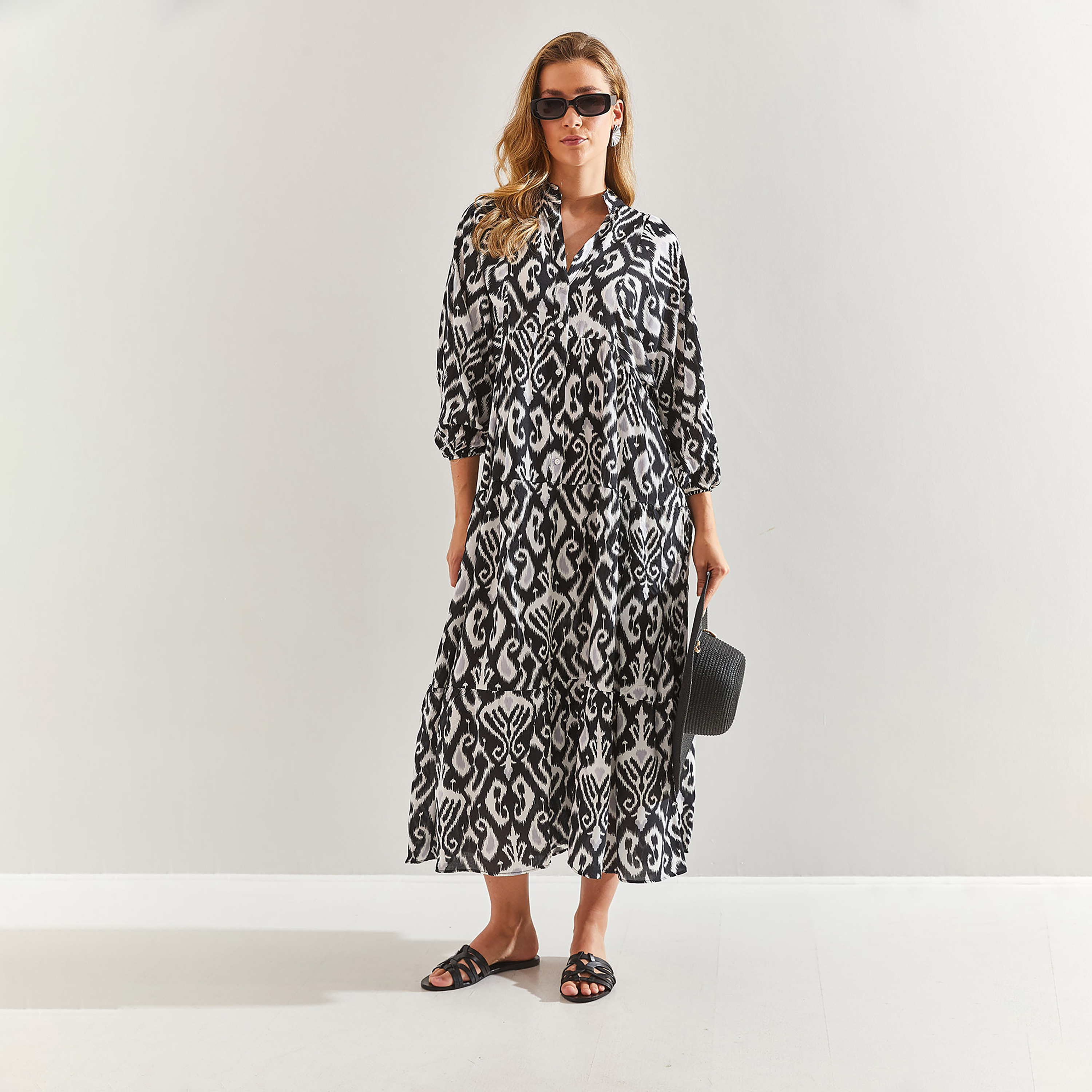 فستان ميدي نسائي بطبقات وياقة ماندارين وطبعة إيكات بيزلي سوداء من بيانكو لوتشي-women-clothing-dresses-image-1