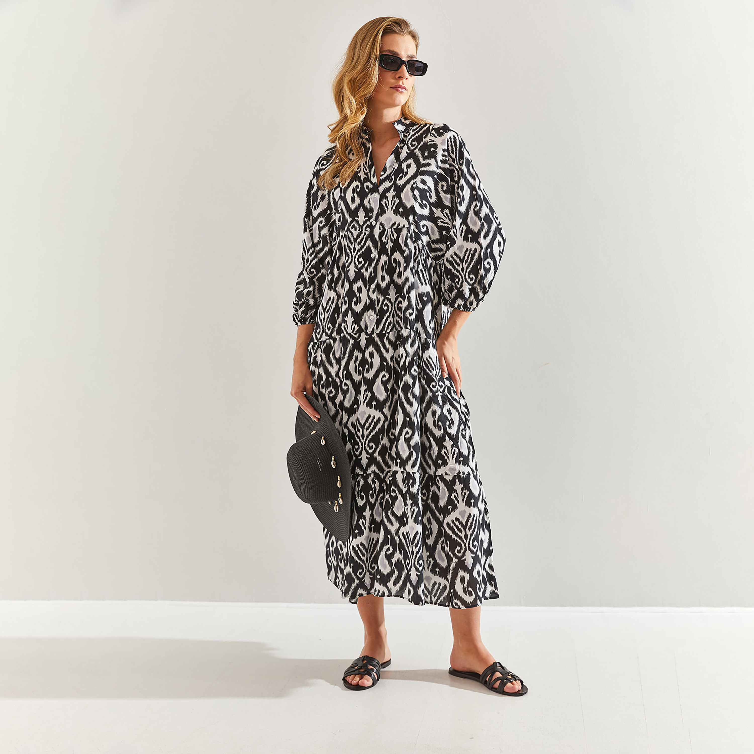 فستان ميدي نسائي بطبقات وياقة ماندارين وطبعة إيكات بيزلي سوداء من بيانكو لوتشي-women-clothing-dresses-image-2